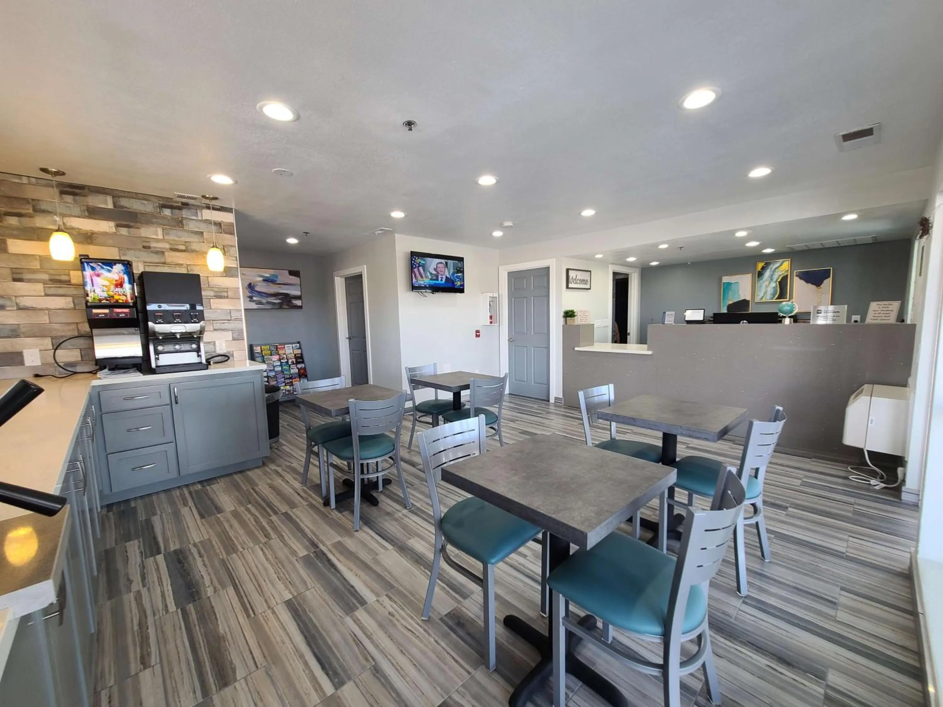 Lobby or reception in SureStay Hotel by Best Western Chowchilla Yosemite