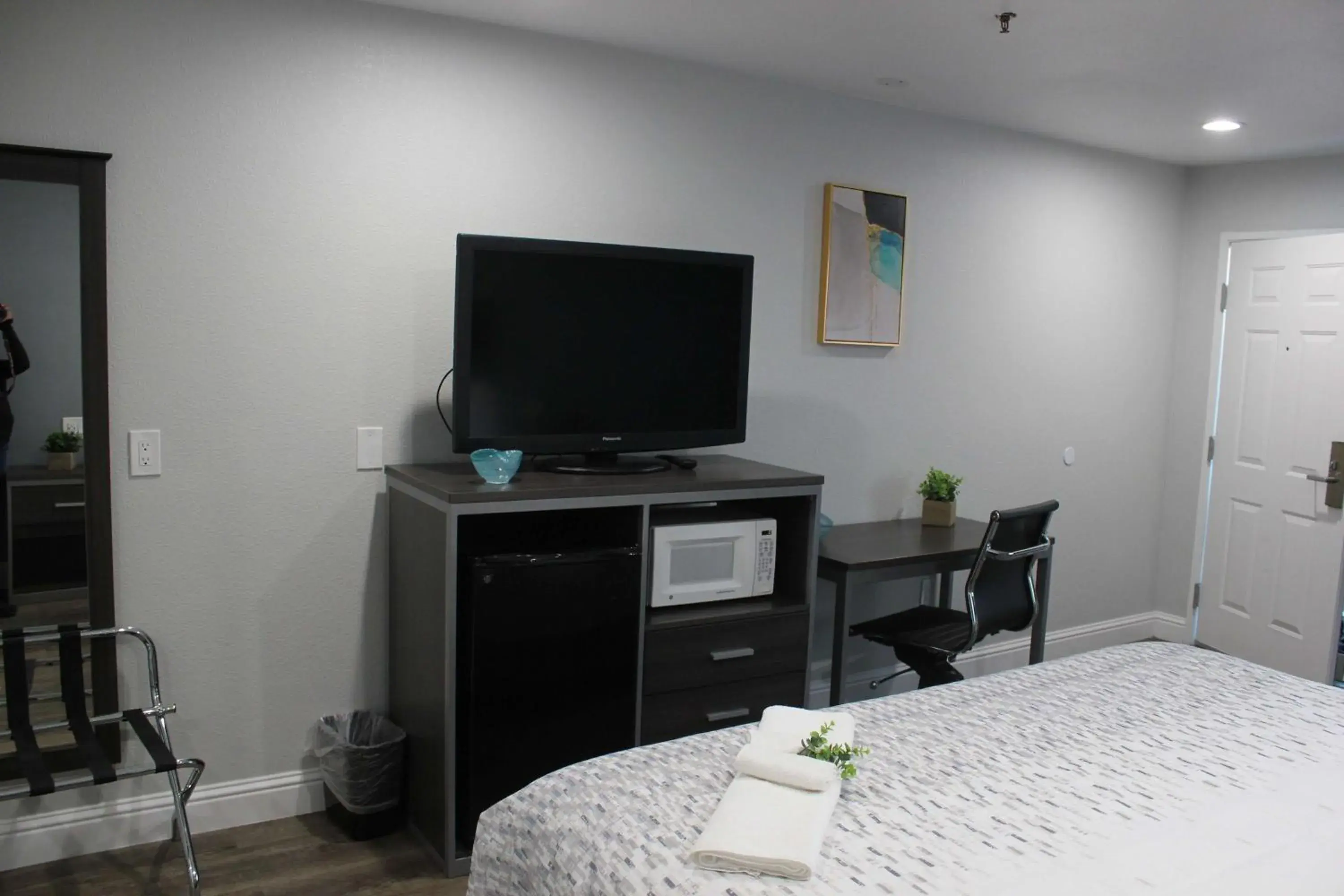 Photo of the whole room, Bed in SureStay Hotel by Best Western Chowchilla Yosemite Photo of the whole room, Bed in SureStay Hotel by Best Western Chowchilla Yosemite