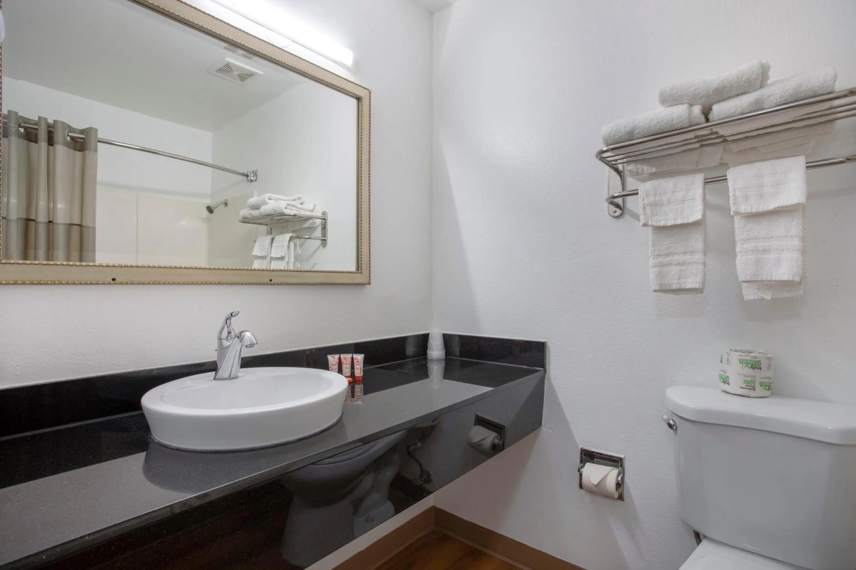Bathroom in Hotel Palmdale - Antelope Valley -Listing Partner