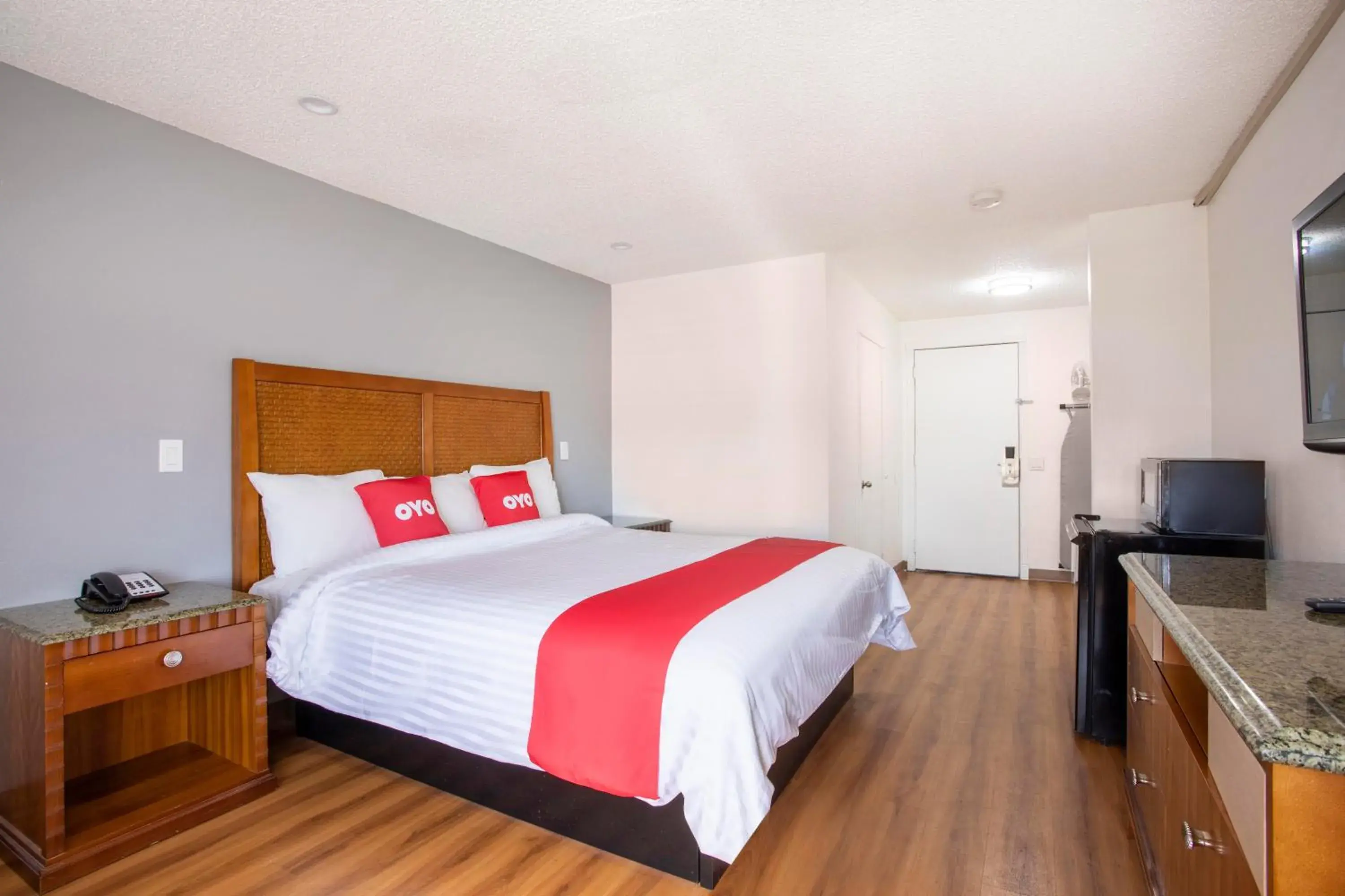 King Room in Hotel Palmdale - Antelope Valley -Listing Partner King Room in Hotel Palmdale - Antelope Valley -Listing Partner