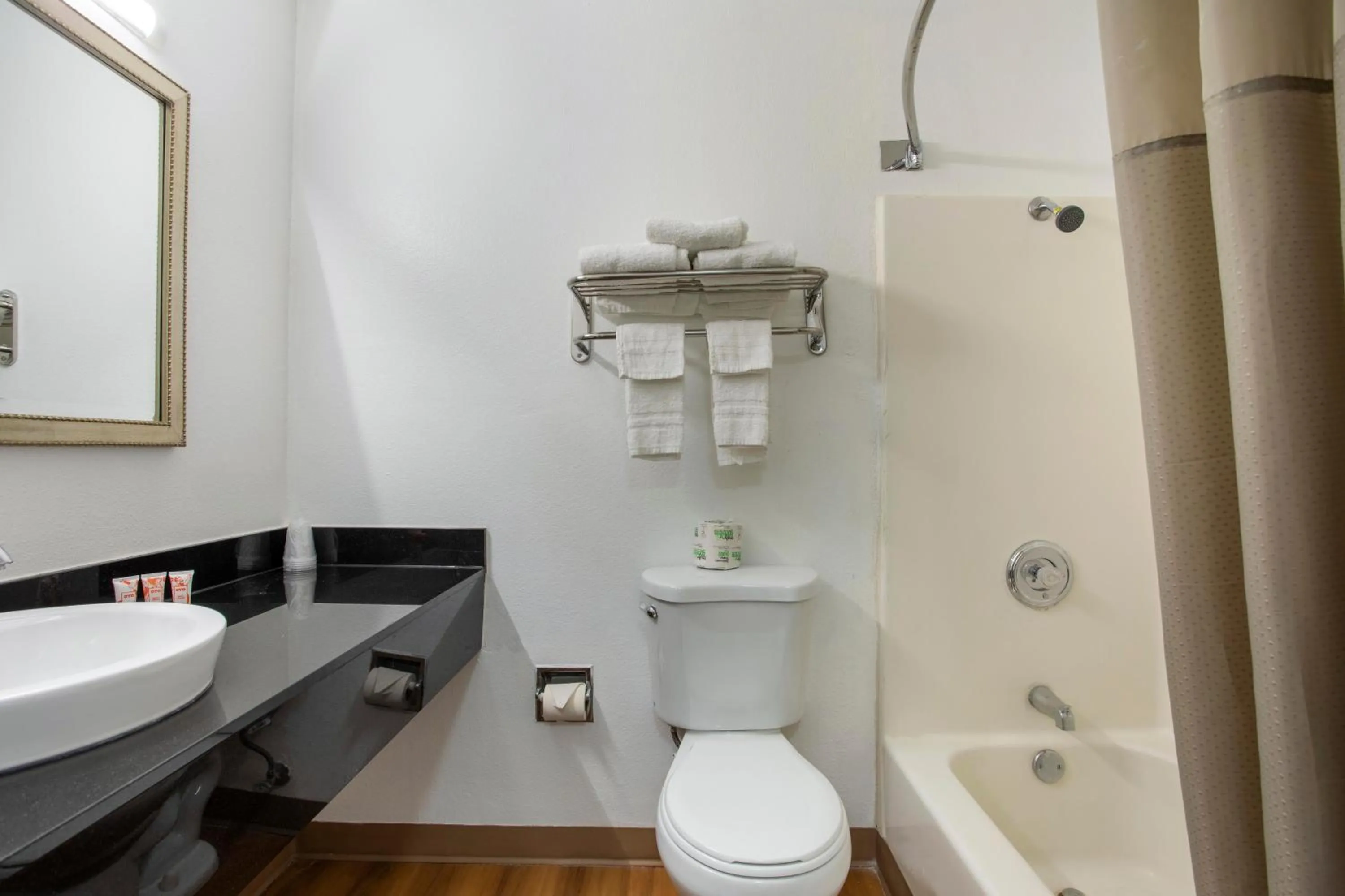 Bathroom in Hotel Palmdale - Antelope Valley -Listing Partner