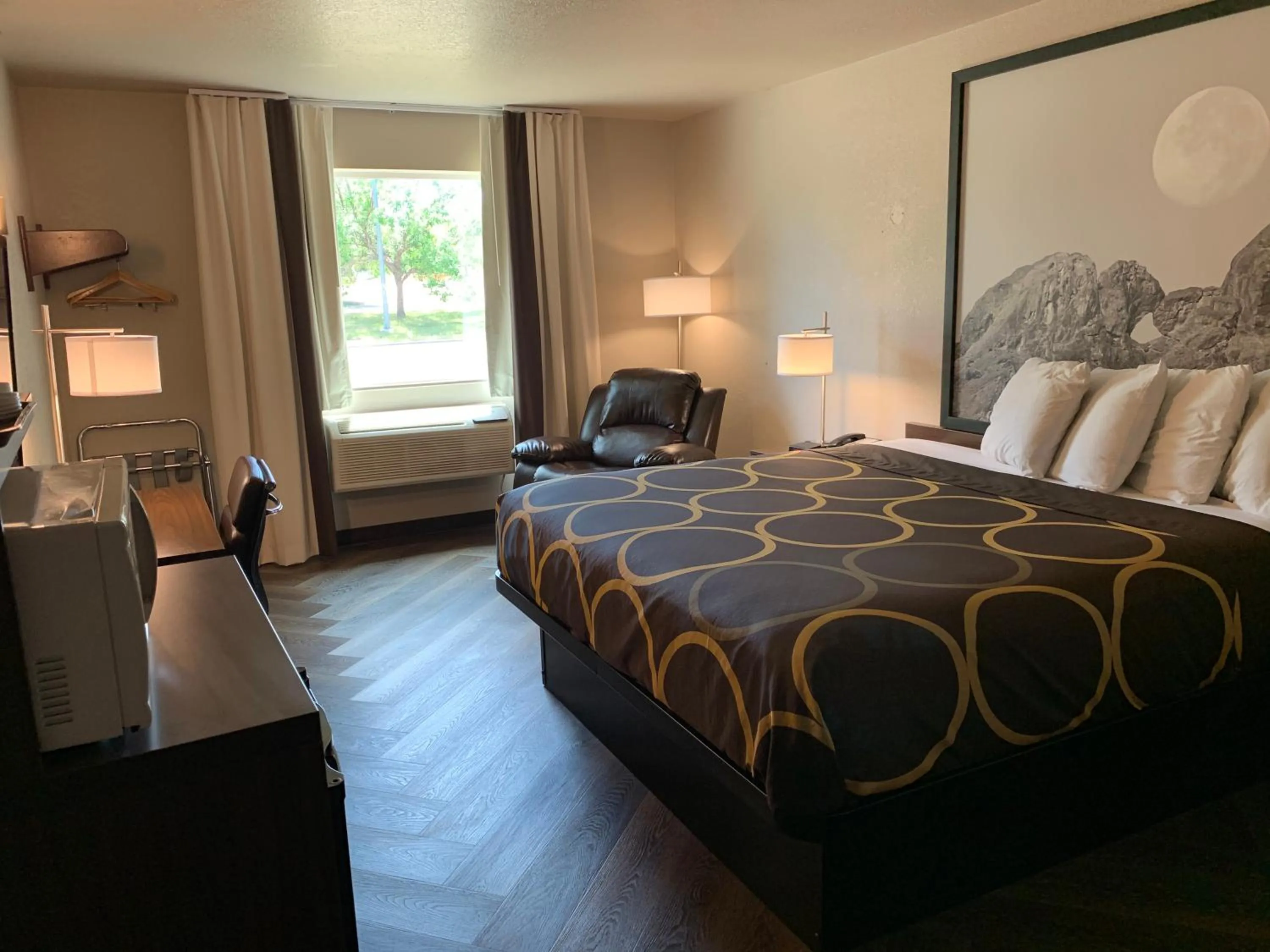 Photo of the whole room, Bed in Super 8 by Wyndham Greeley