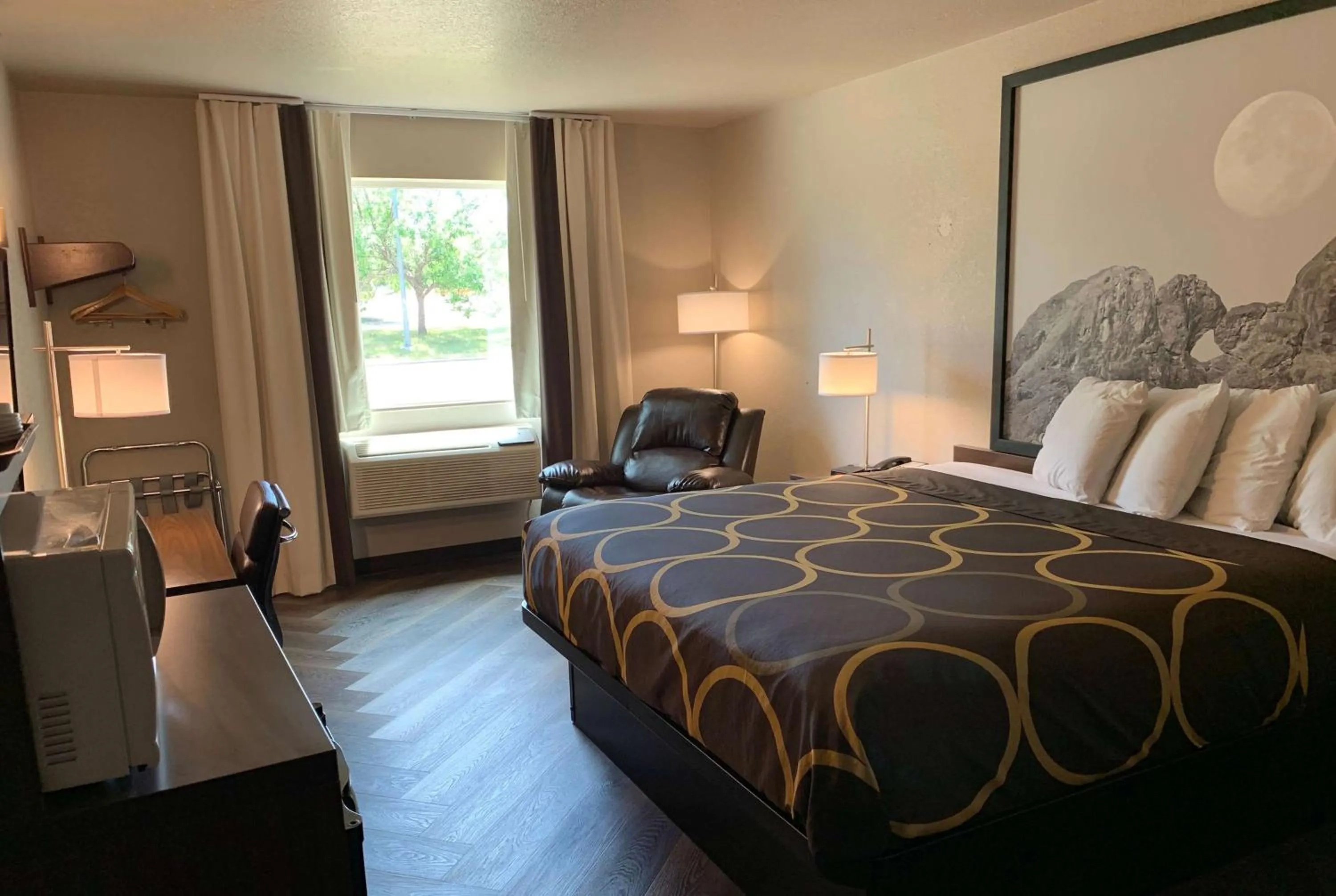 Photo of the whole room, Bed in Super 8 by Wyndham Greeley