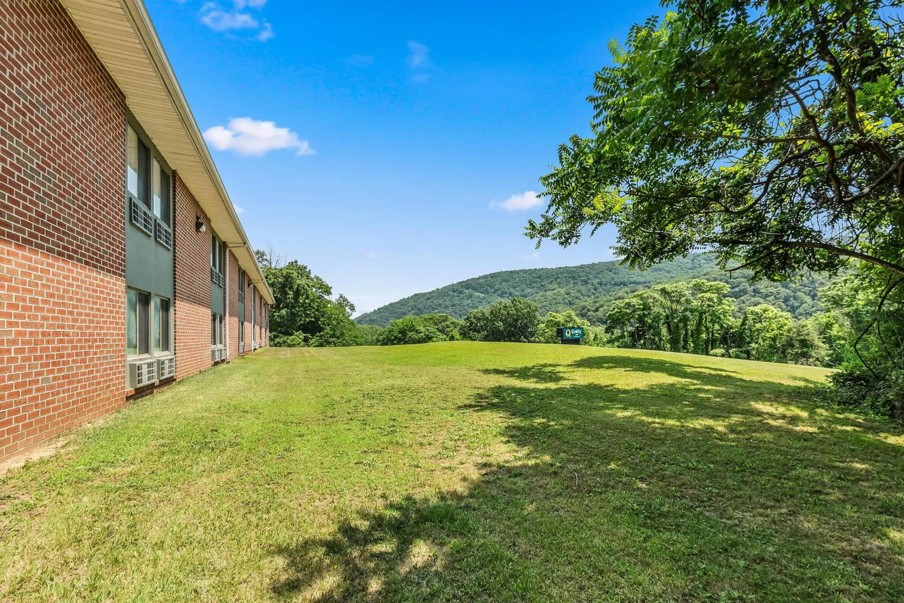 Property building in Quality Inn Harpers Ferry - Charles Town