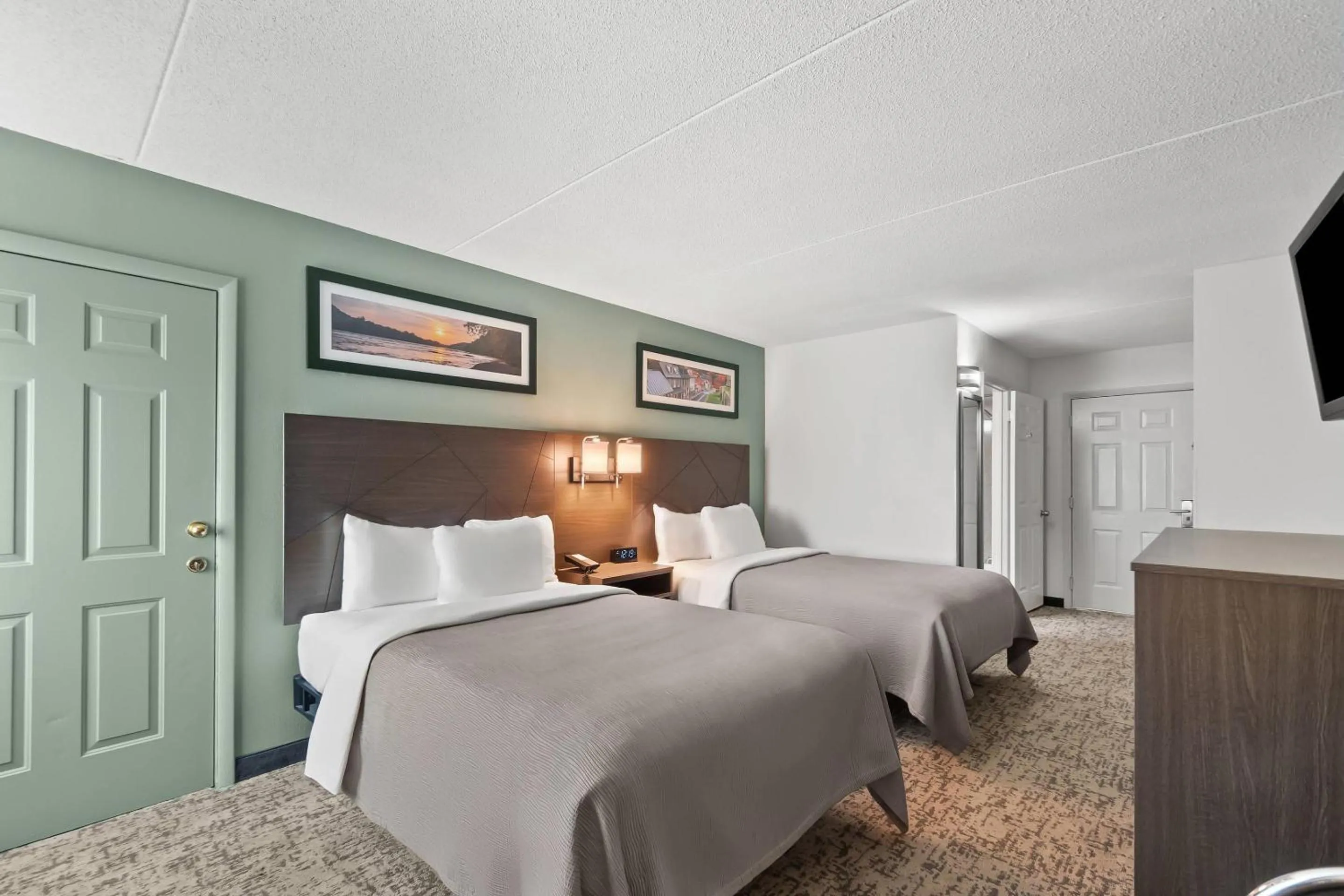 Bedroom, Bed in Quality Inn Harpers Ferry - Charles Town