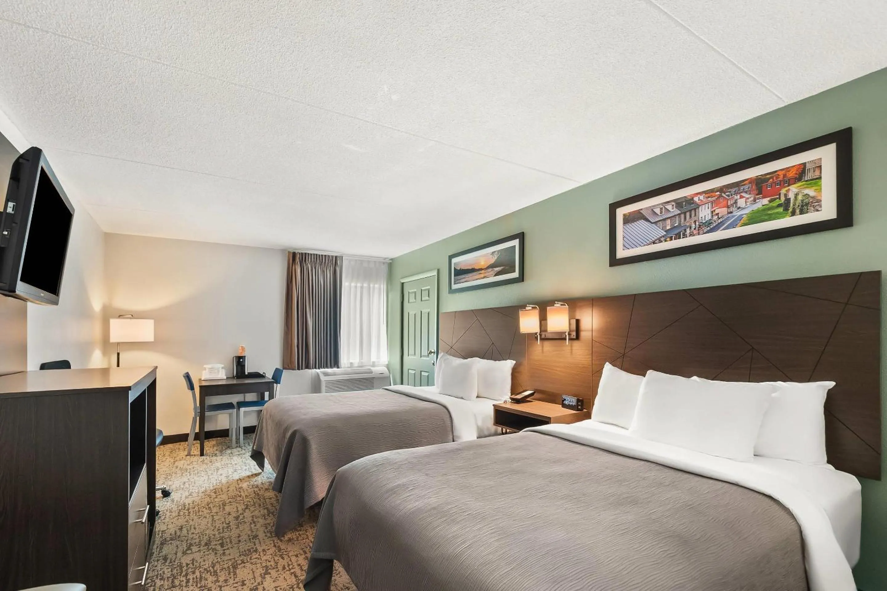 Bedroom, Bed in Quality Inn Harpers Ferry - Charles Town