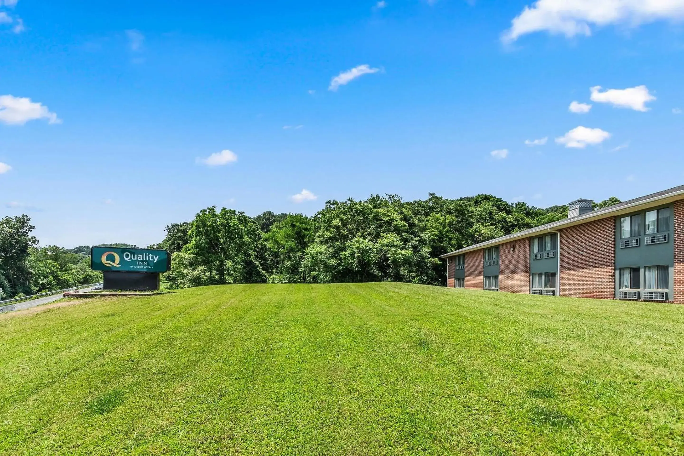 Property building in Quality Inn Property building in Quality Inn