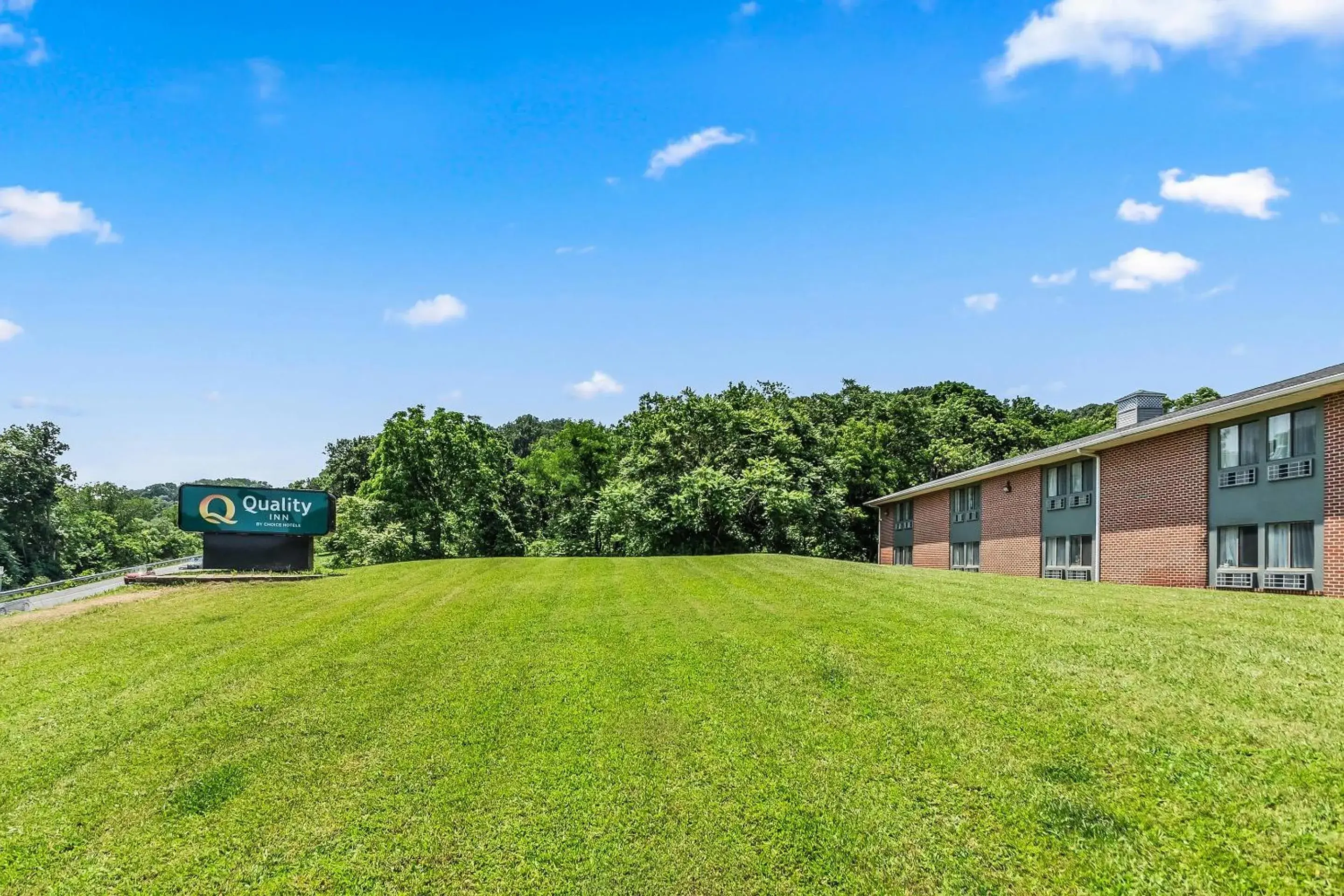 Property building in Quality Inn Property building in Quality Inn