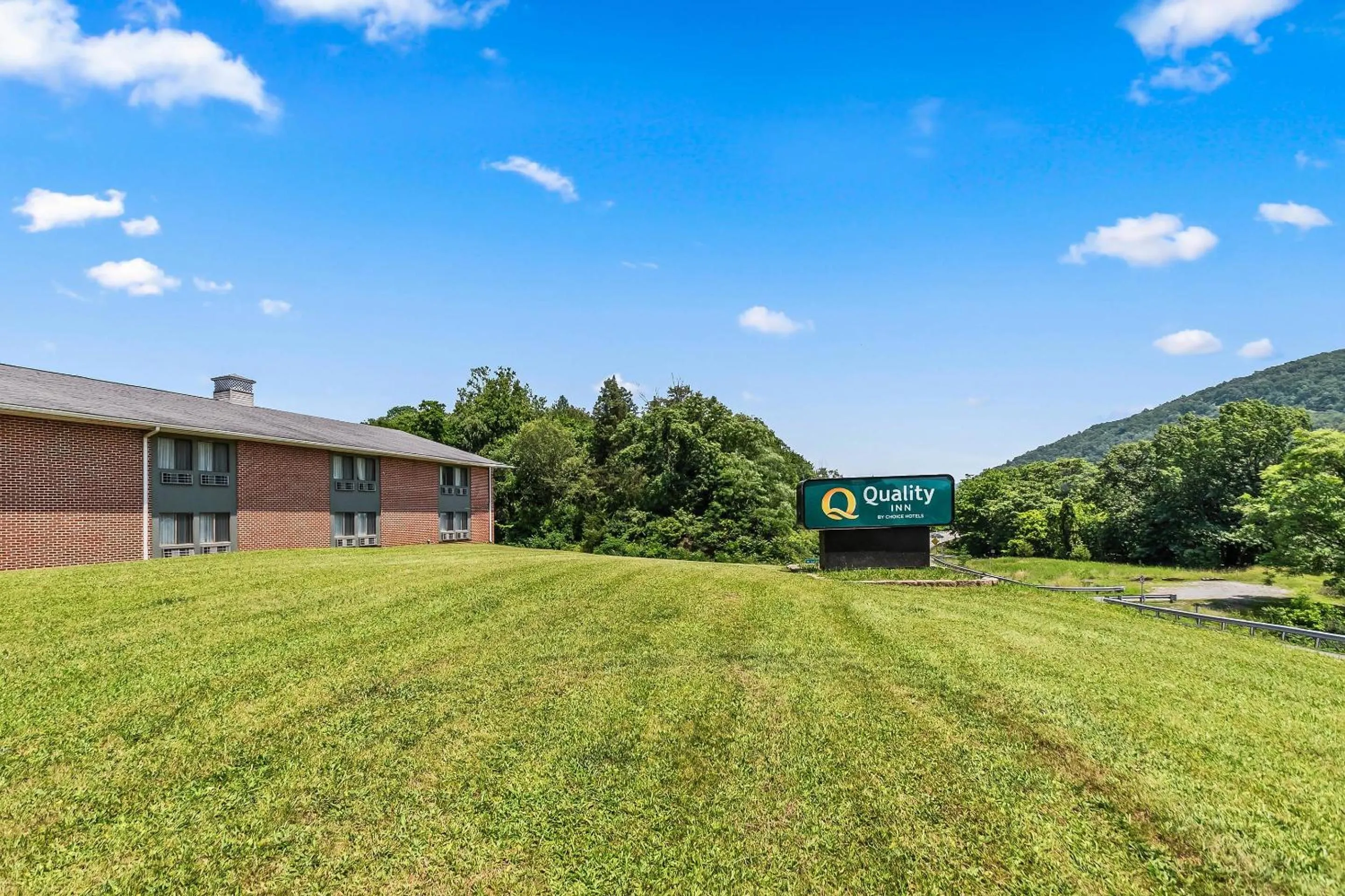 Property building in Quality Inn Harpers Ferry - Charles Town