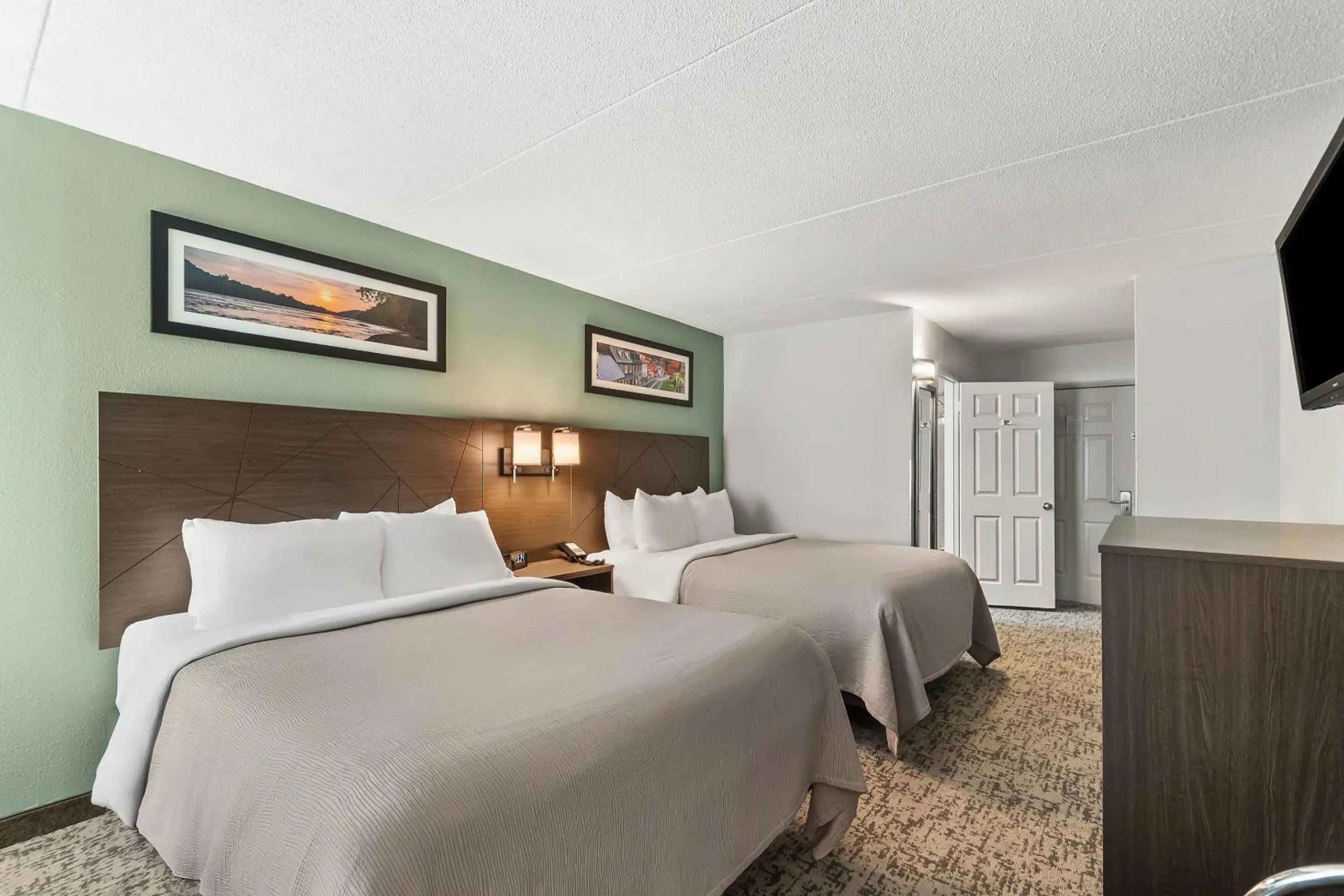 Bedroom, Bed in Quality Inn Harpers Ferry - Charles Town