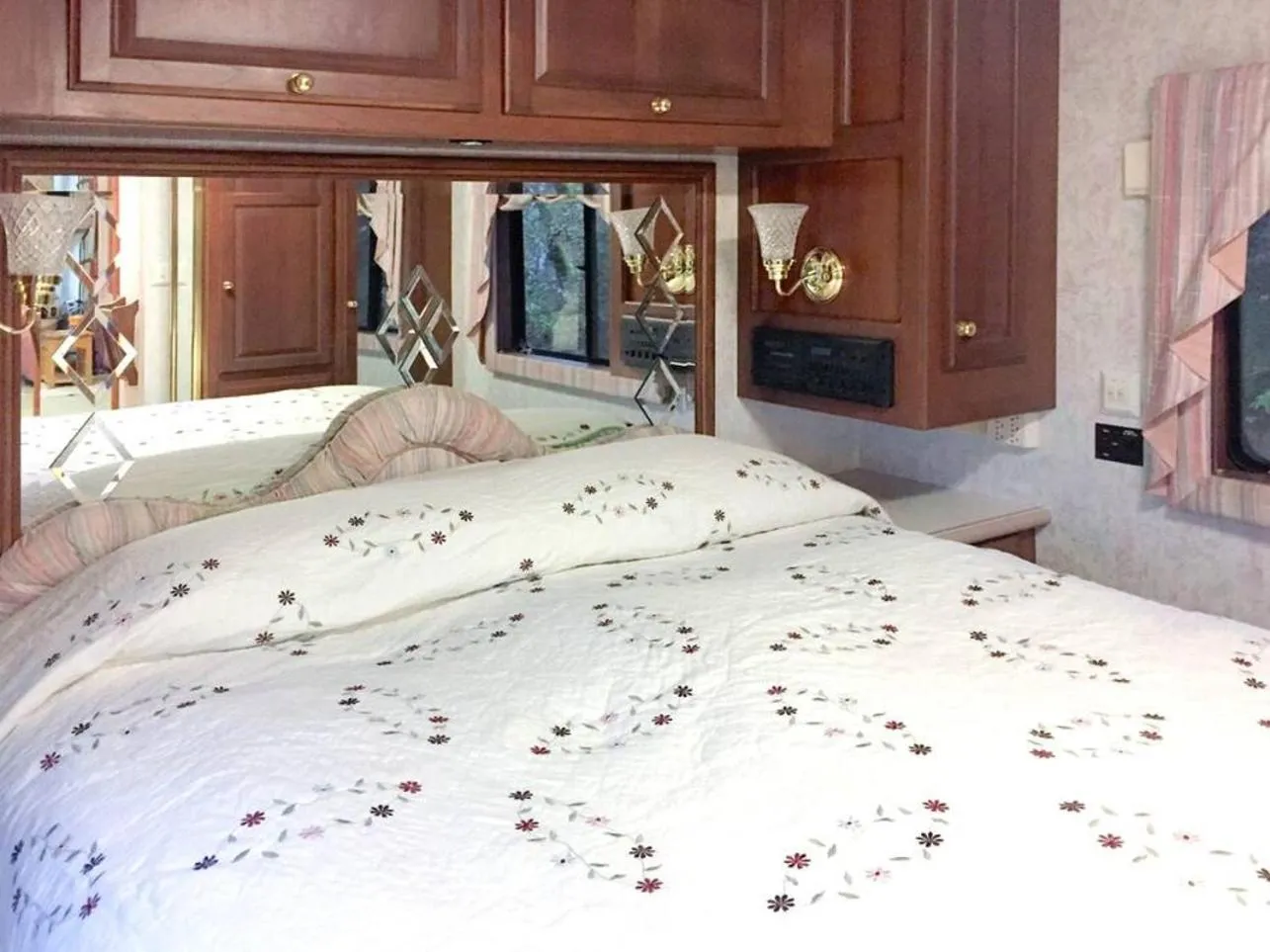 Bed in The Great Escape - Shirley