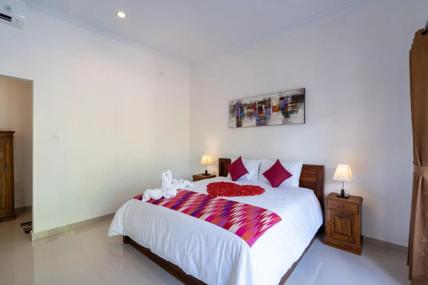 Bed in Surya Maha Bungallo