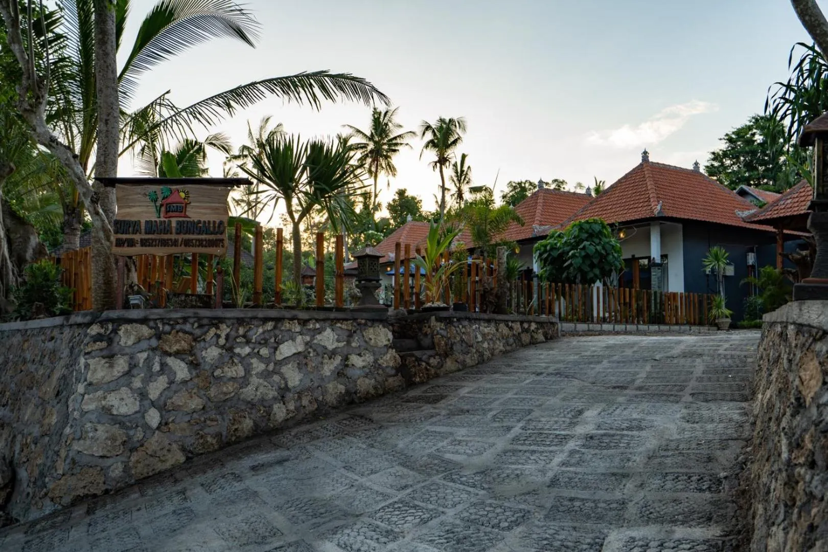 Facade/entrance in Surya Maha Bungallo
