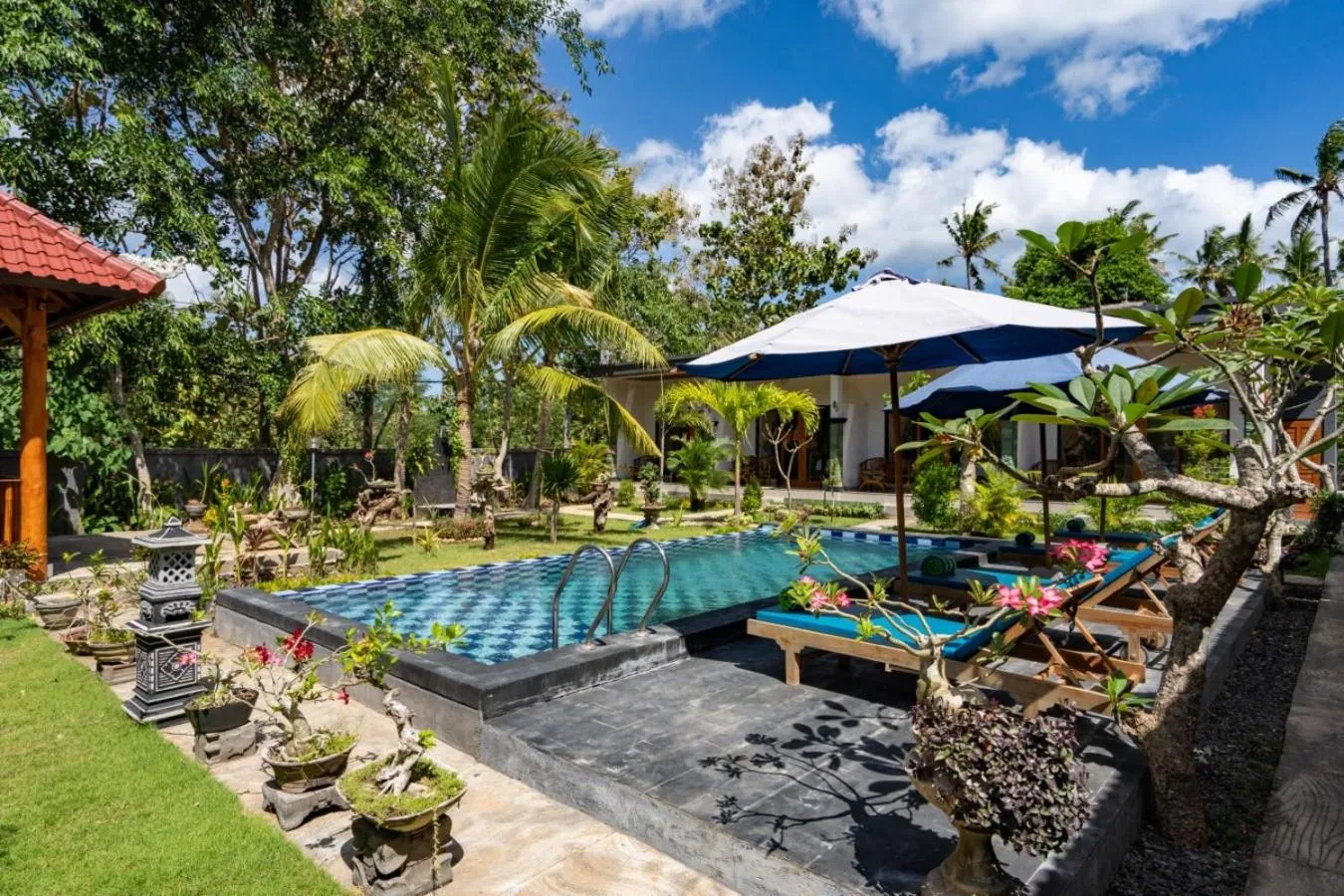 Garden in Surya Maha Bungallo