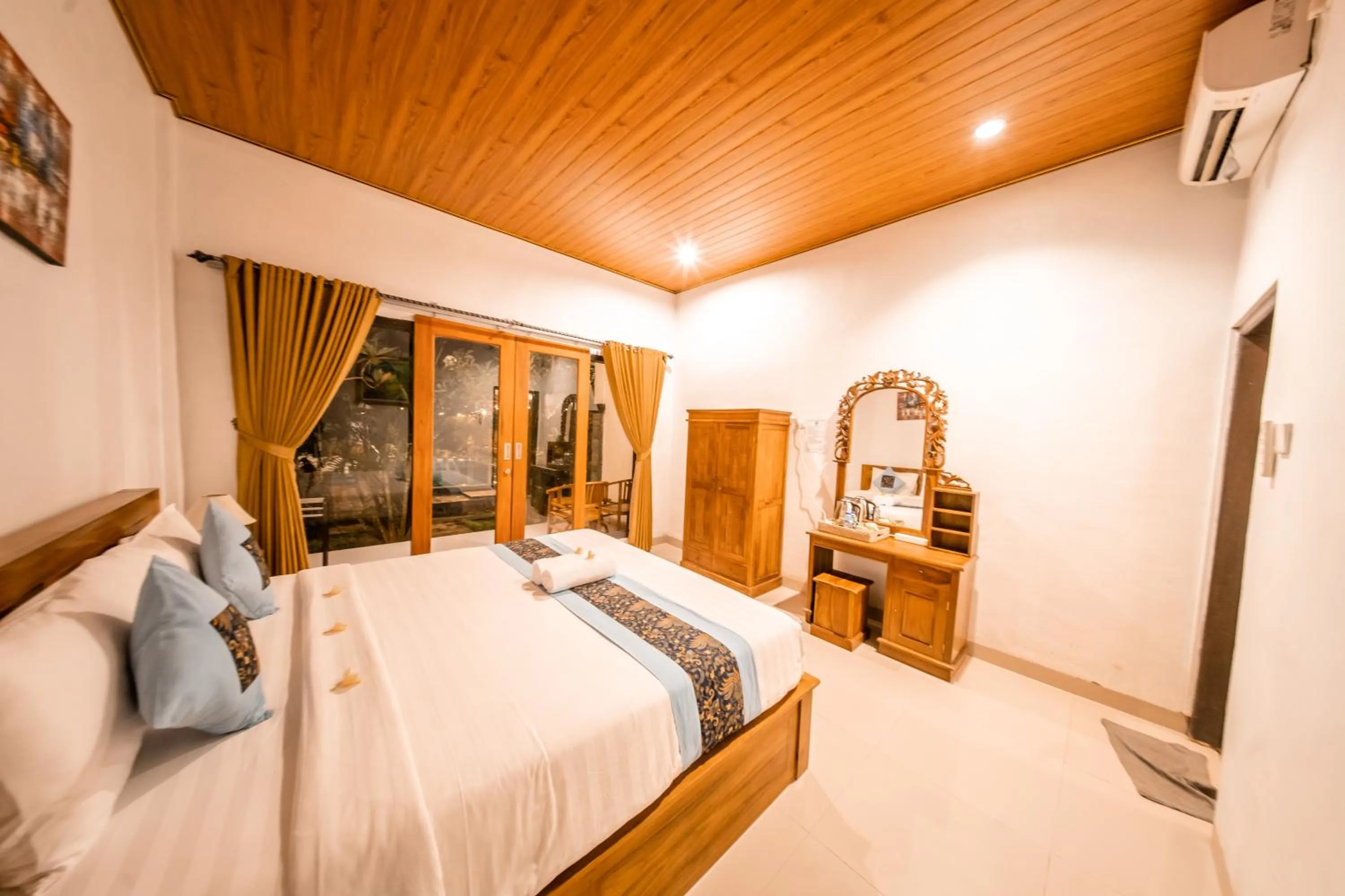 Bed in Surya Maha Bungallo