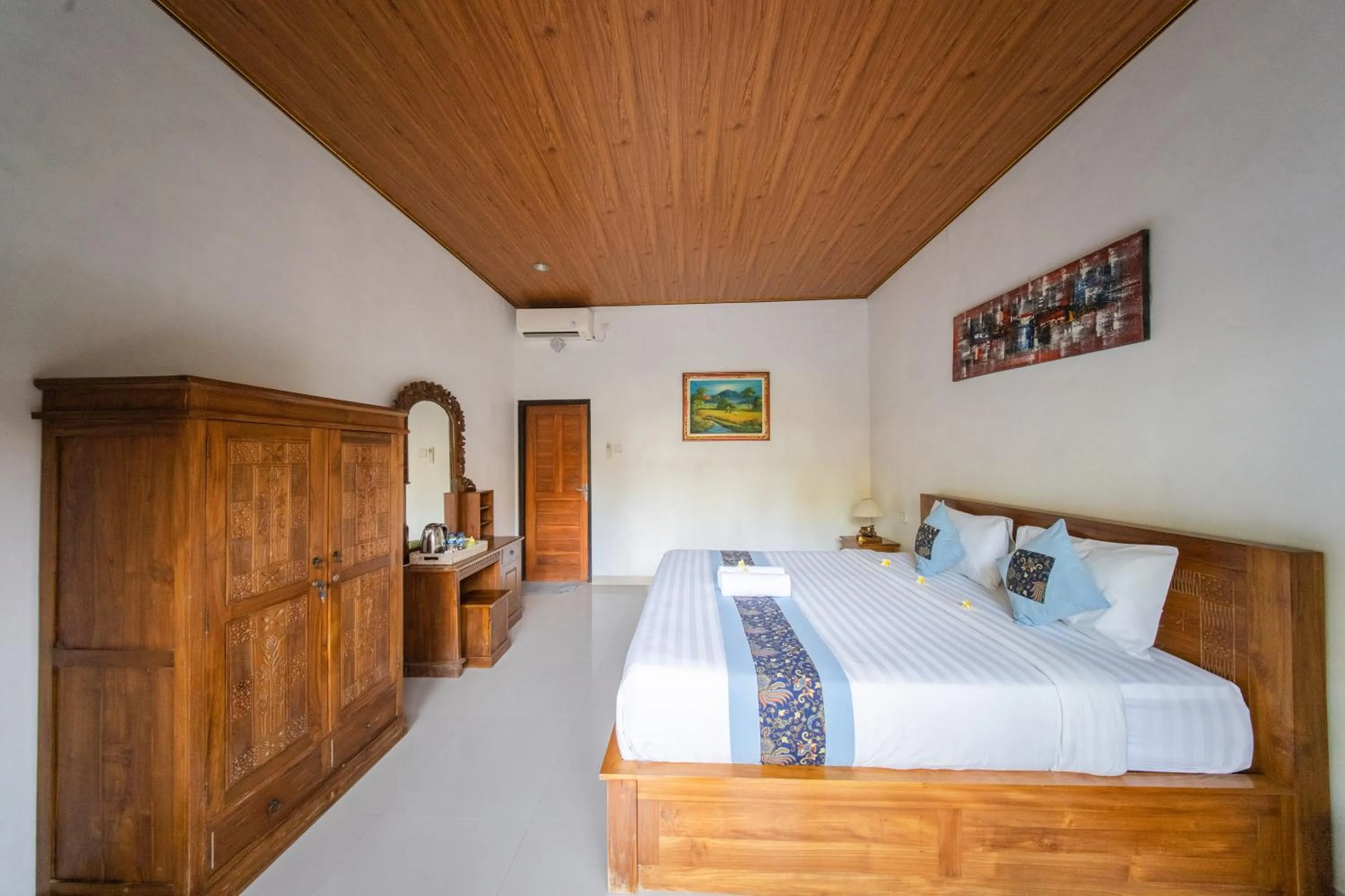 Bed in Surya Maha Bungallo