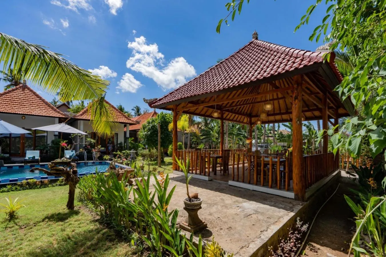 Restaurant/places to eat in Surya Maha Bungallo