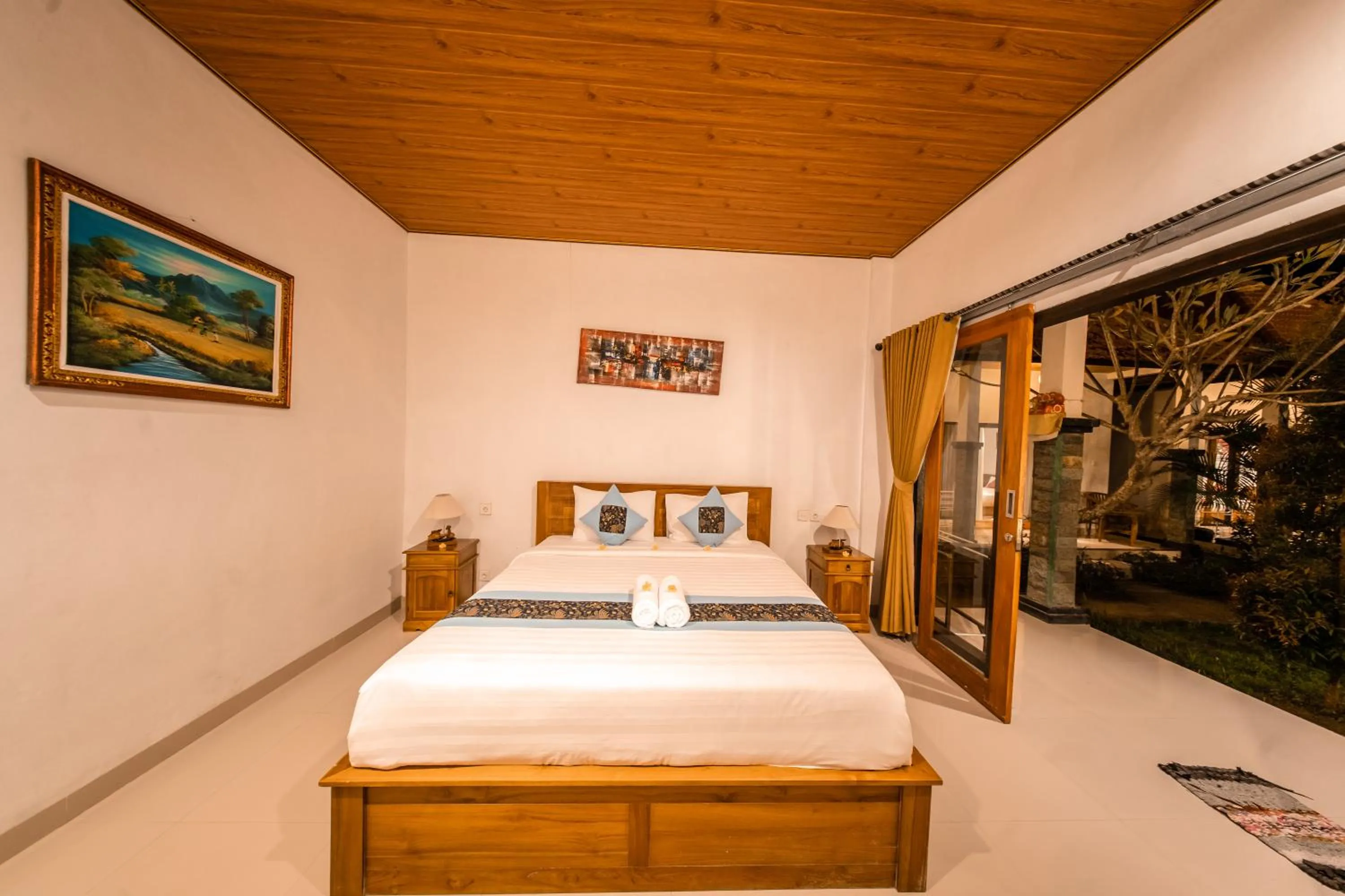 Bed in Surya Maha Bungallo