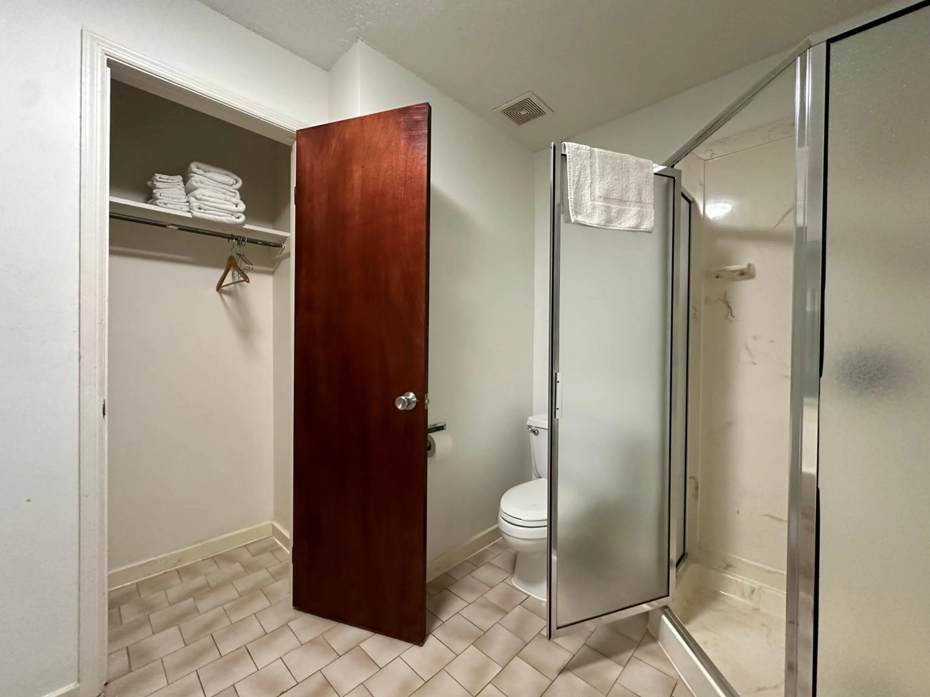 Shower in Royal Inn - Anniston