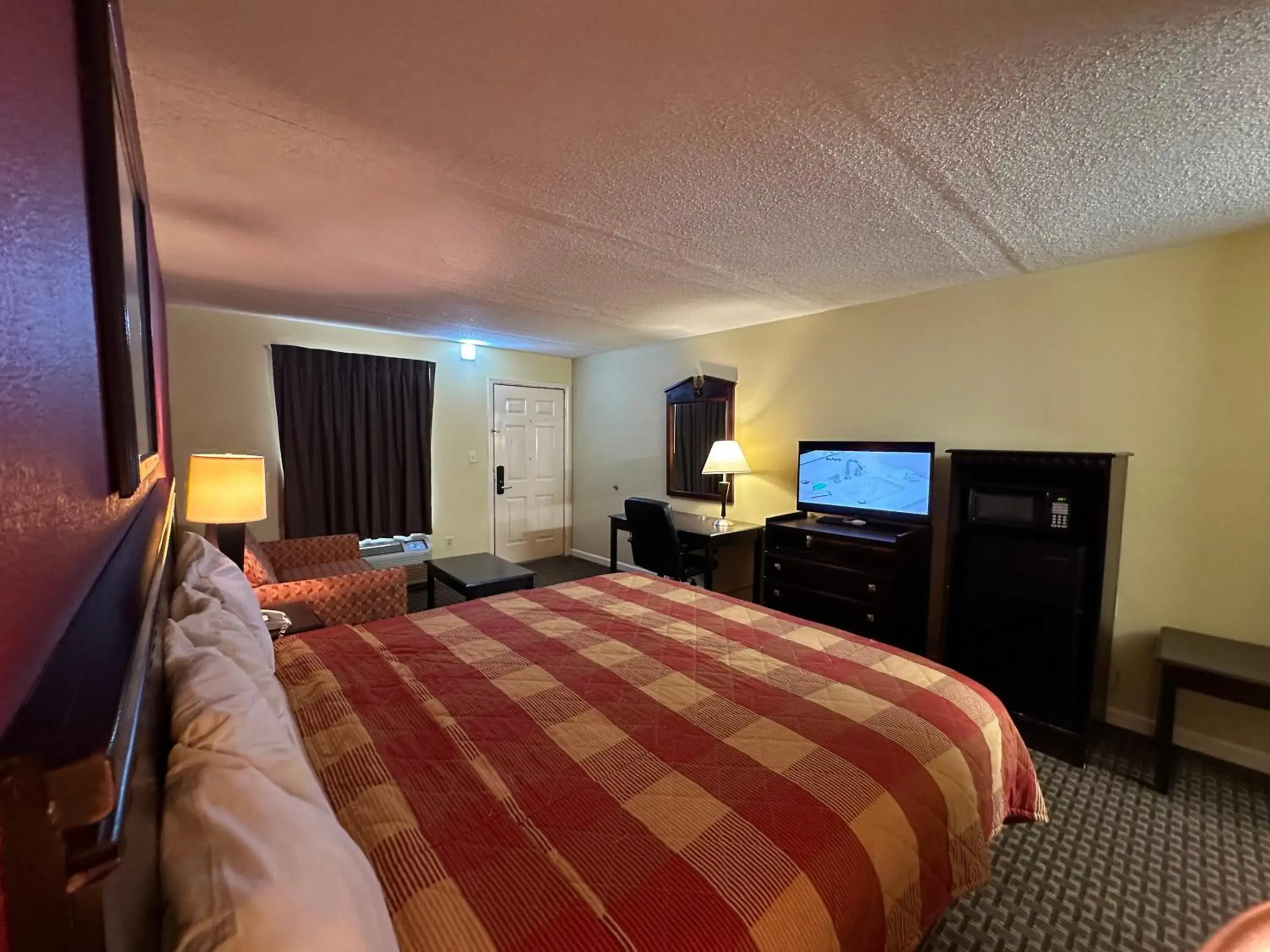 Bed in Royal Inn - Anniston Bed in Royal Inn - Anniston