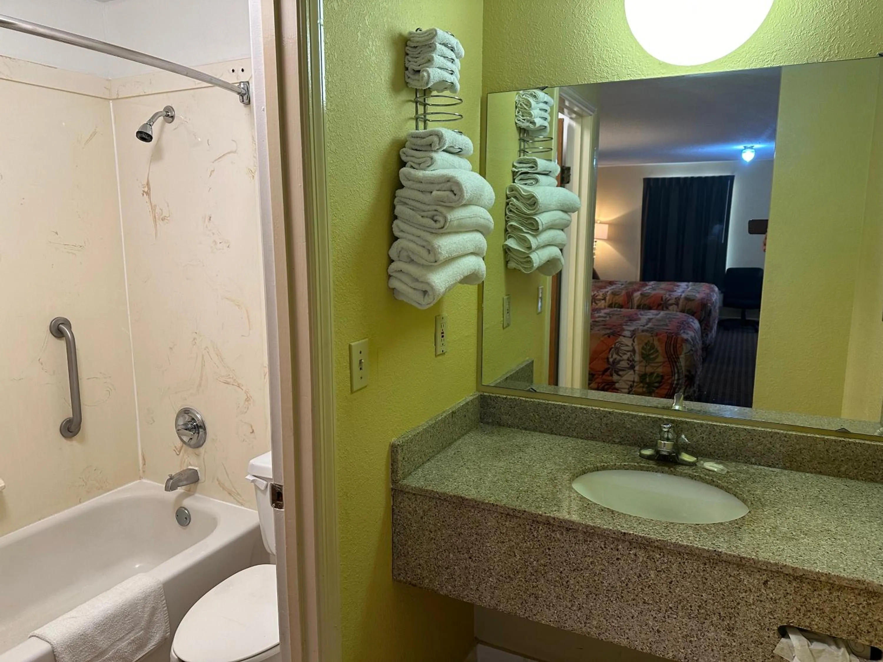 Bathroom in Royal Inn - Anniston