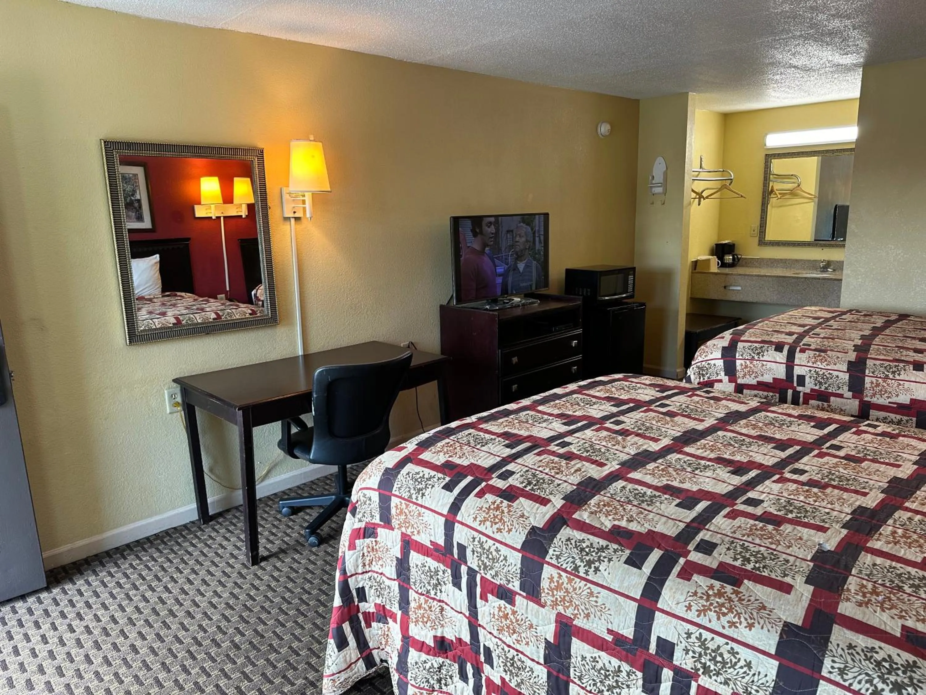 Bed in Royal Inn - Anniston