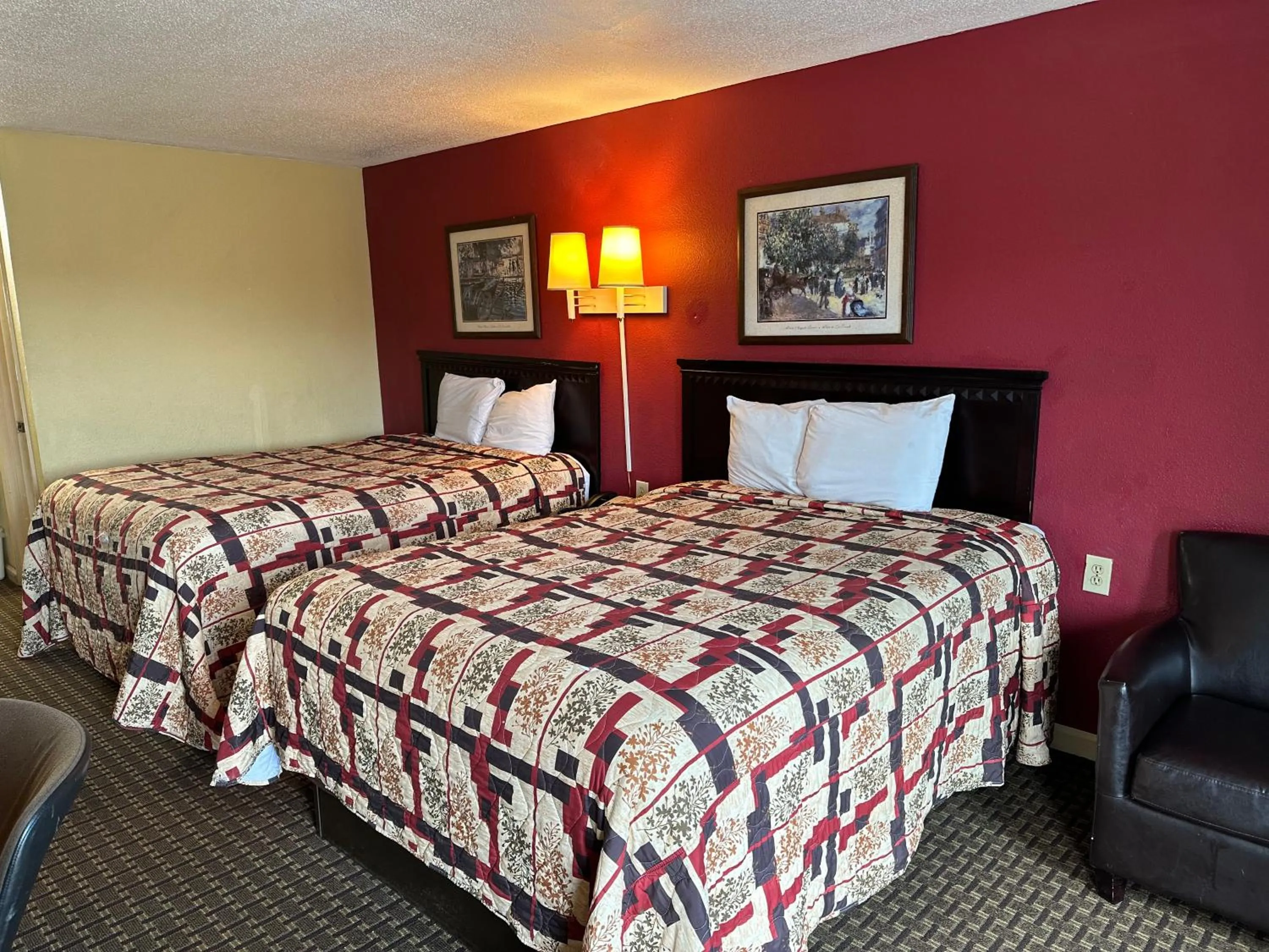 Bed in Royal Inn - Anniston