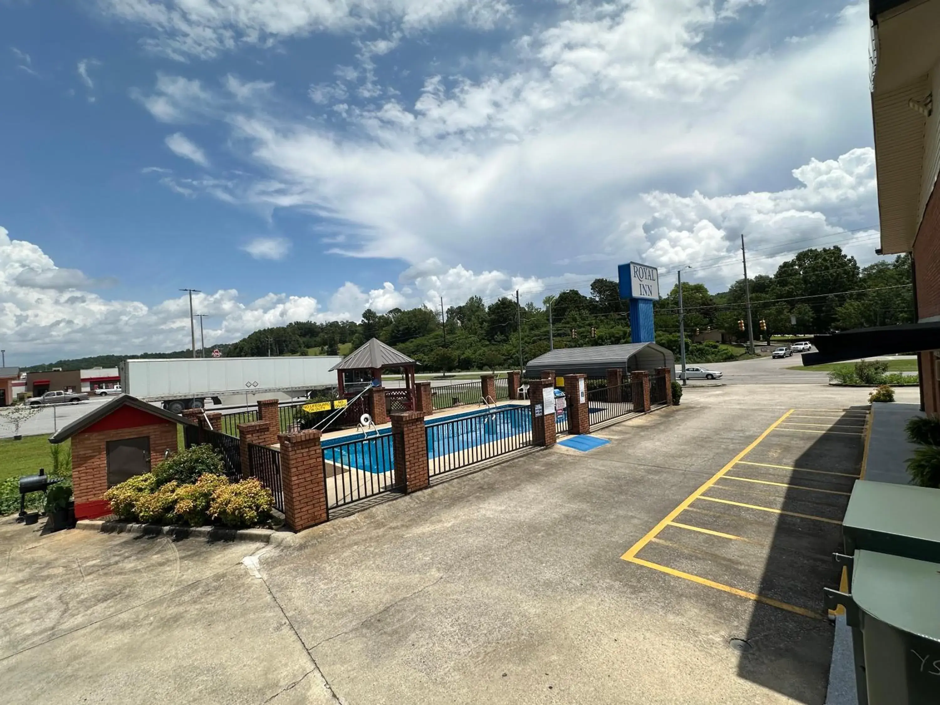 Property building in Royal Inn - Anniston Property building in Royal Inn - Anniston