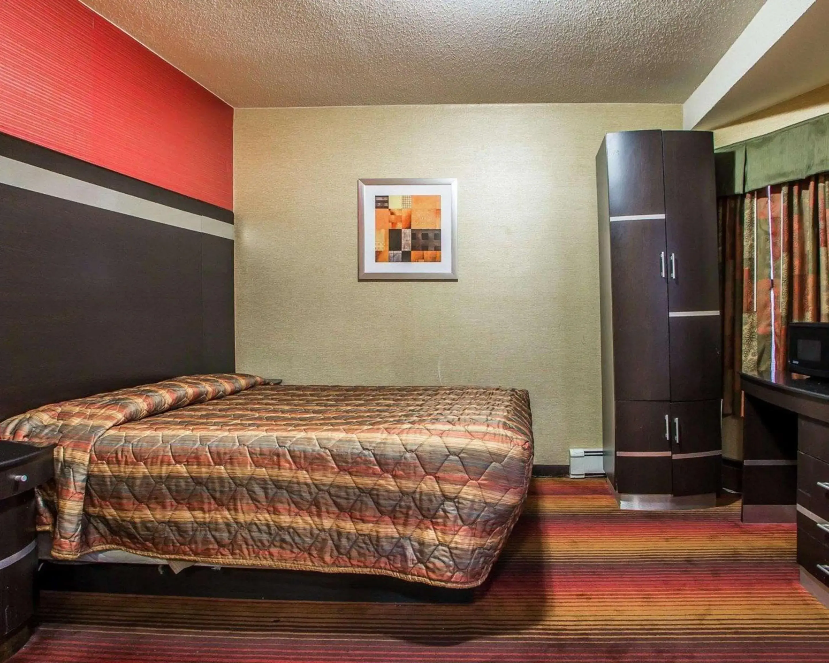 Photo of the whole room, Bed in Rodeway Inn Photo of the whole room, Bed in Rodeway Inn