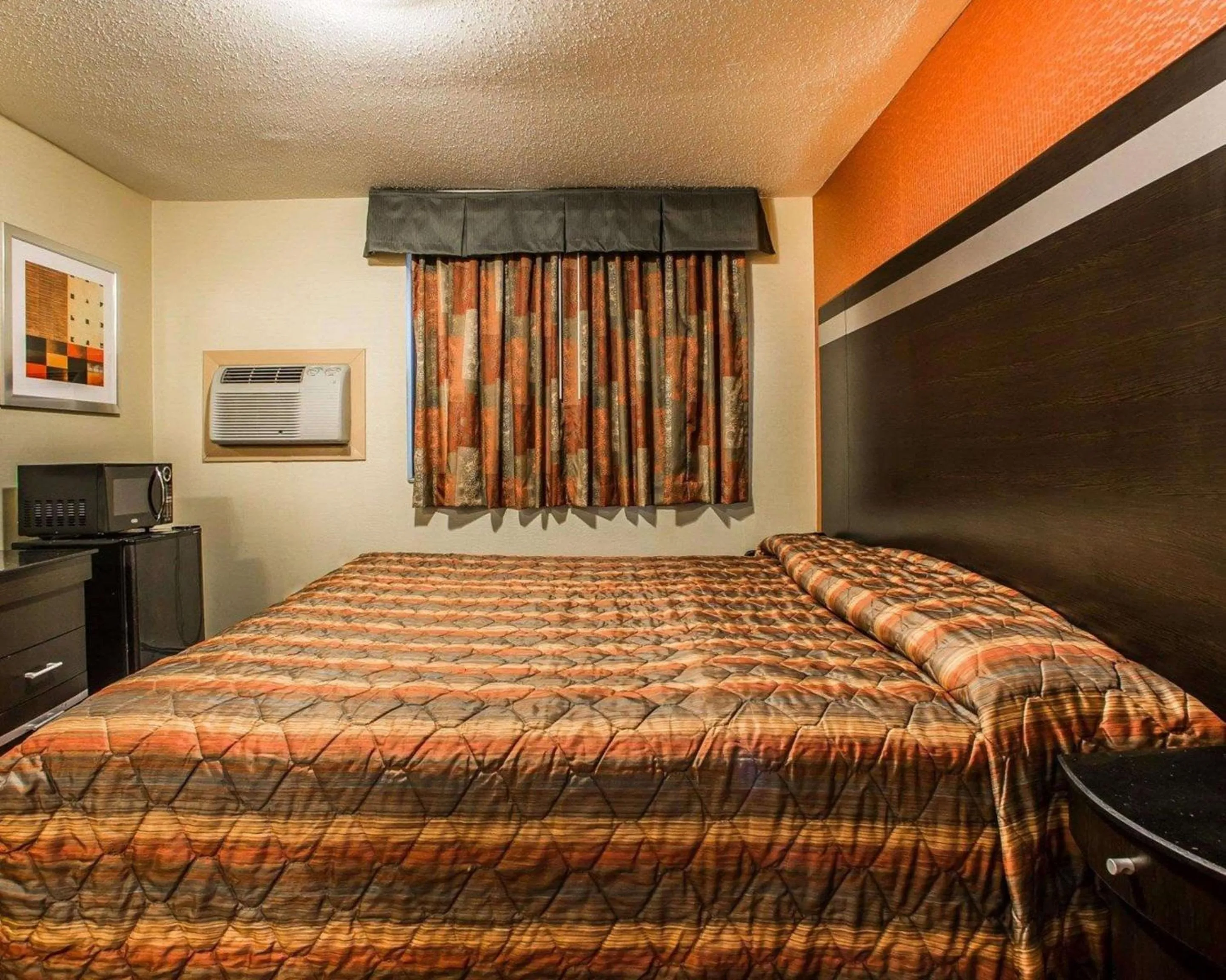 Photo of the whole room, Bed in Rodeway Inn