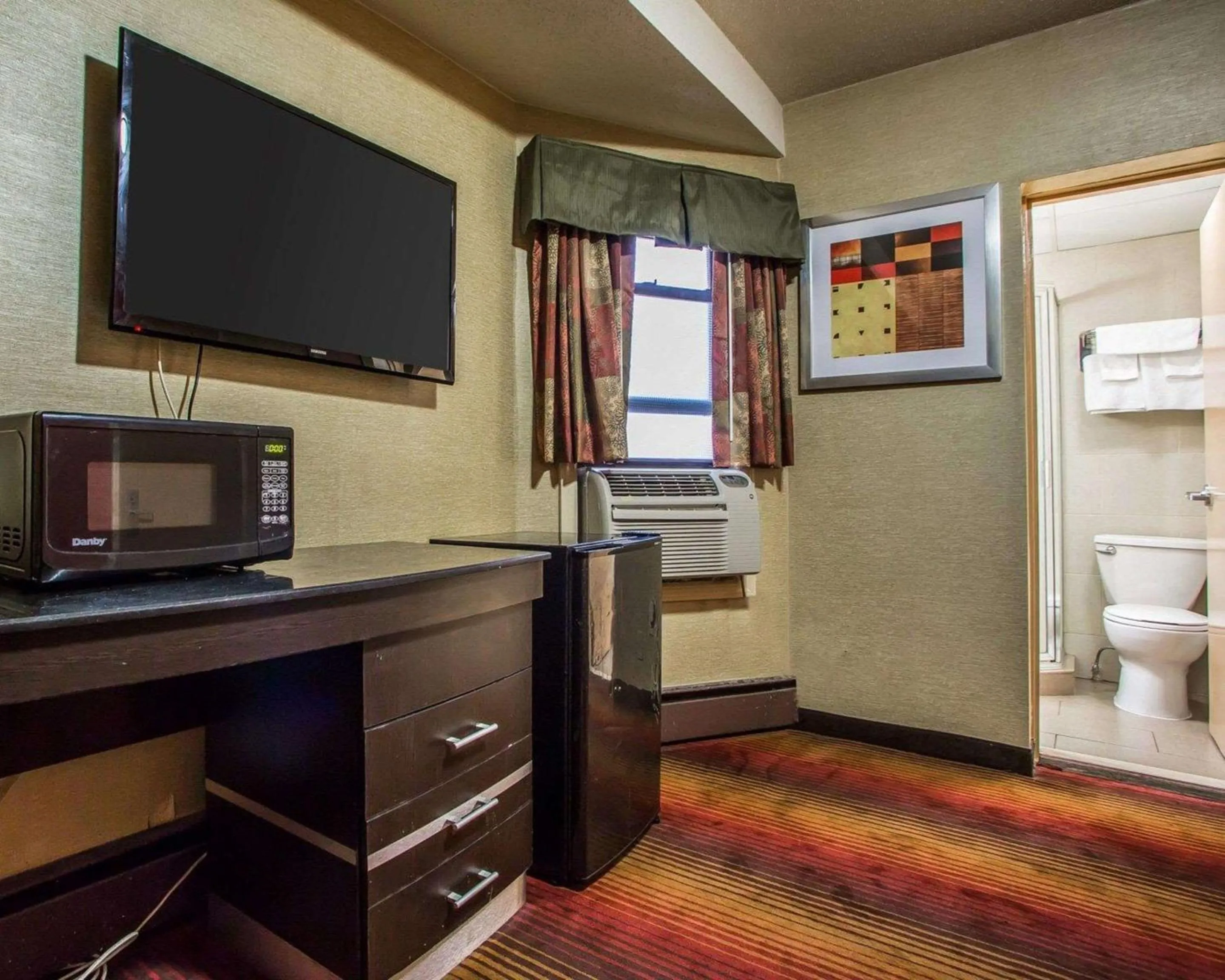 Photo of the whole room in Rodeway Inn