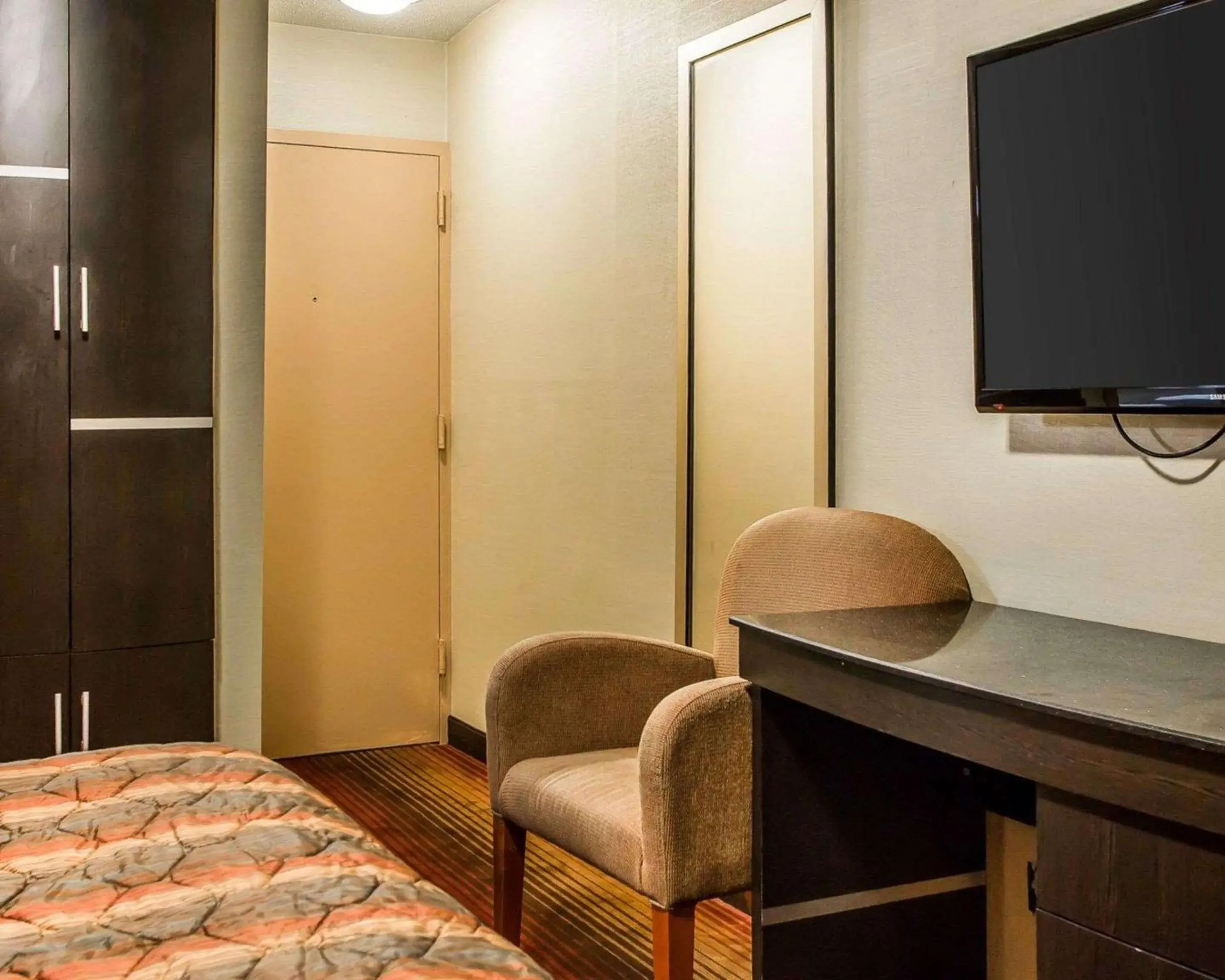 Photo of the whole room, Bed in Rodeway Inn Photo of the whole room, Bed in Rodeway Inn