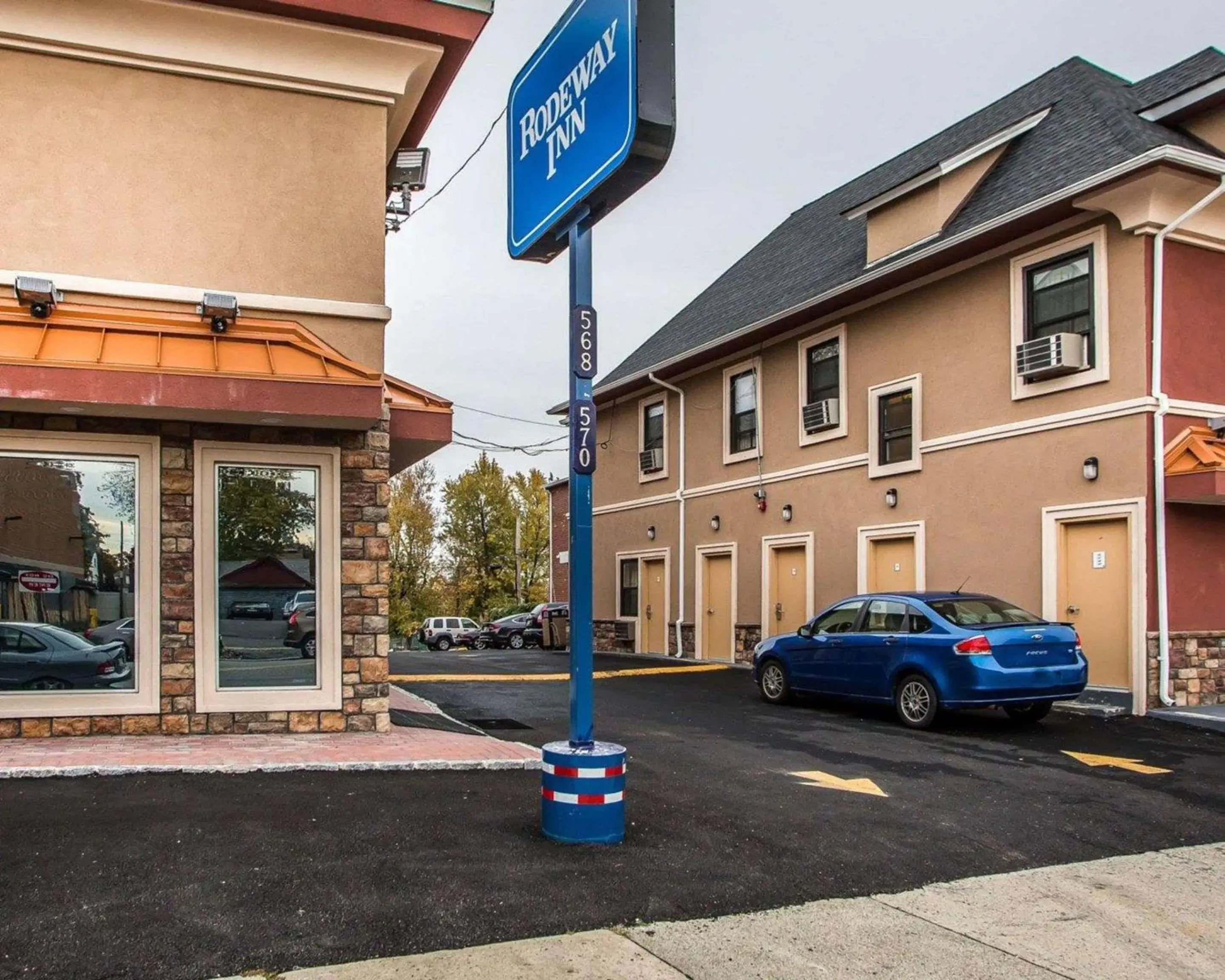 Property building in Rodeway Inn Property building in Rodeway Inn