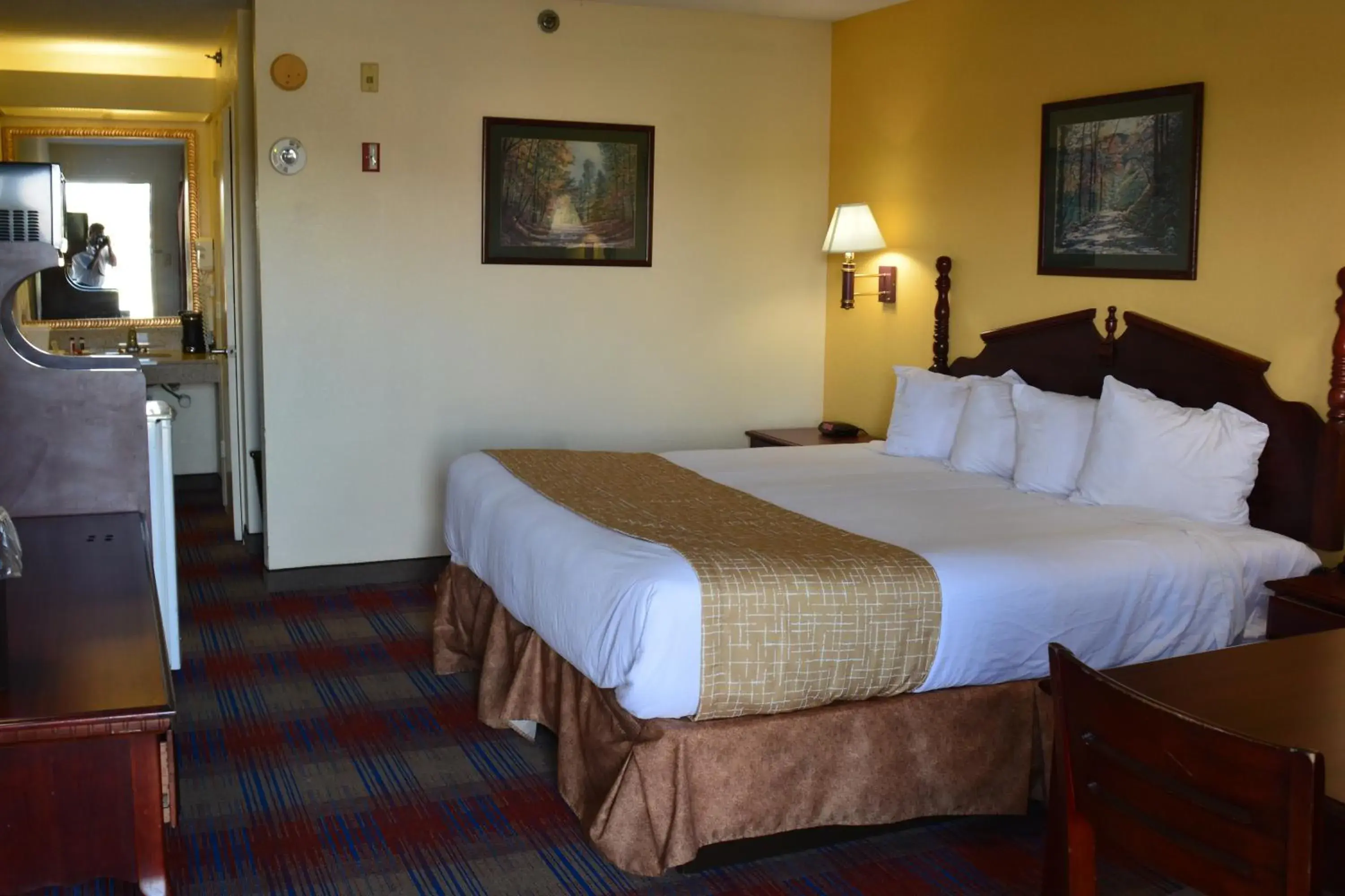 Bedroom, Bed in Travelodge by Wyndham Montgomery East Bedroom, Bed in Travelodge by Wyndham Montgomery East