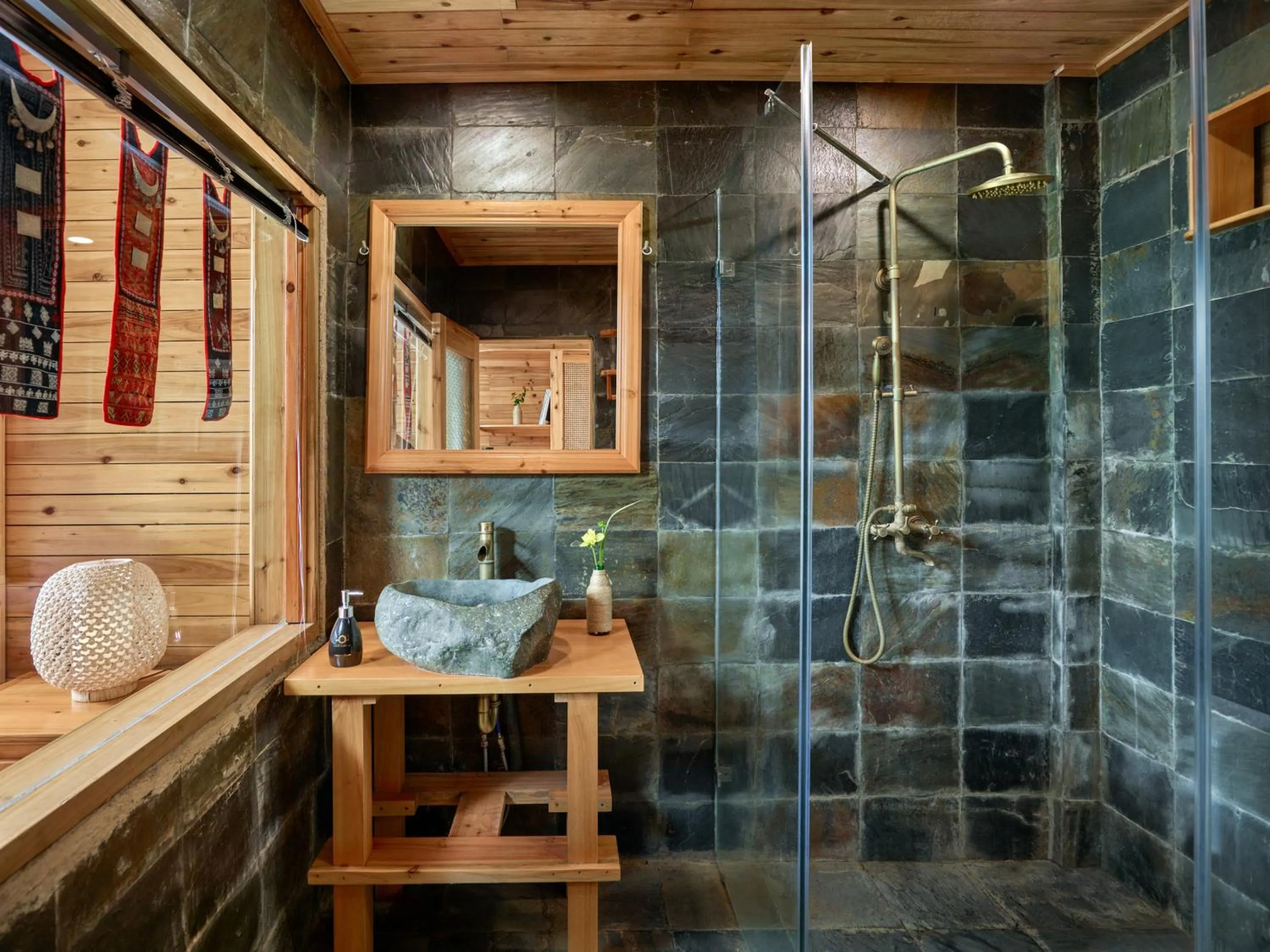 Toilet in Laxsik Ecolodge