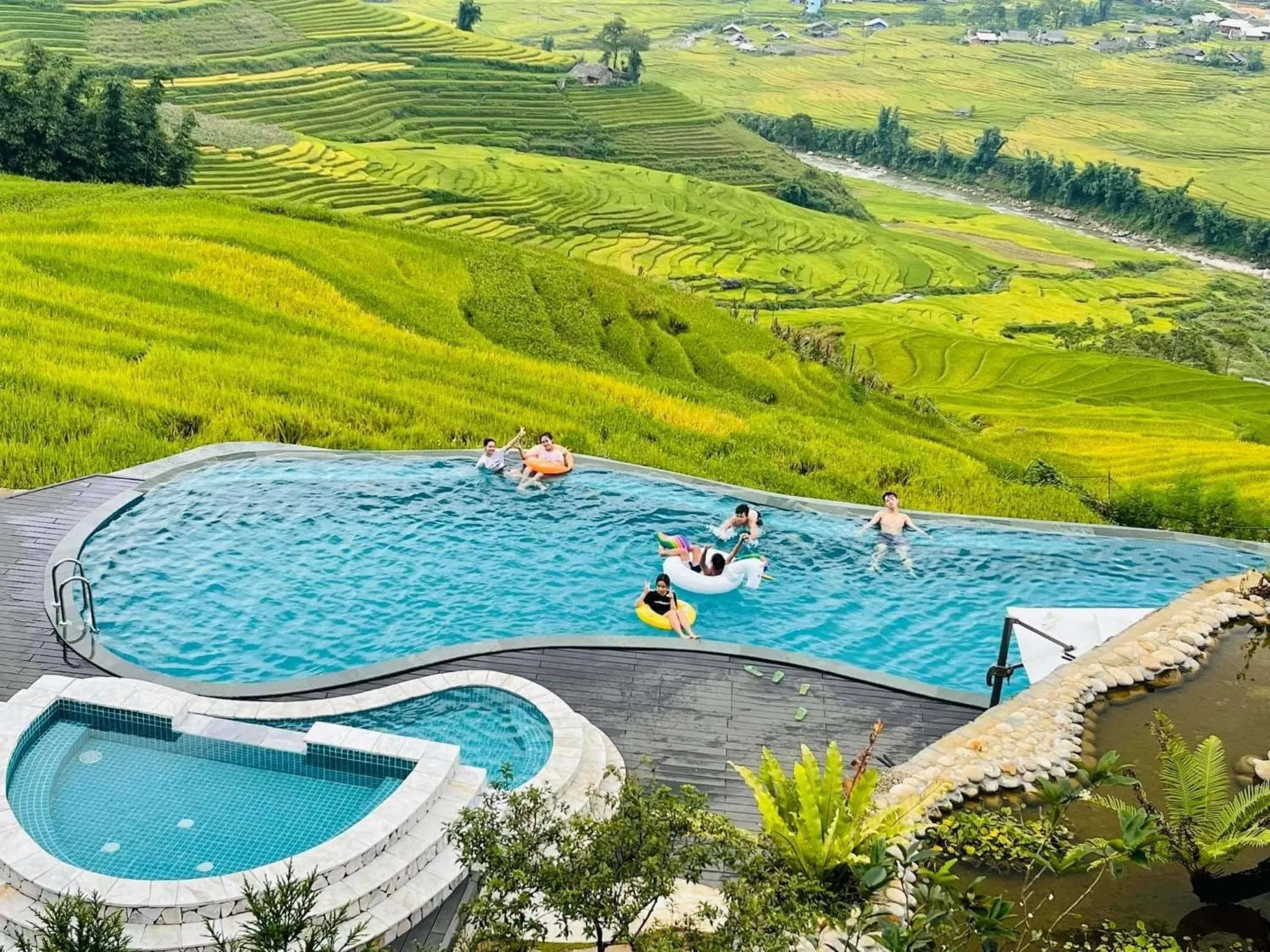 Swimming pool in Laxsik Ecolodge