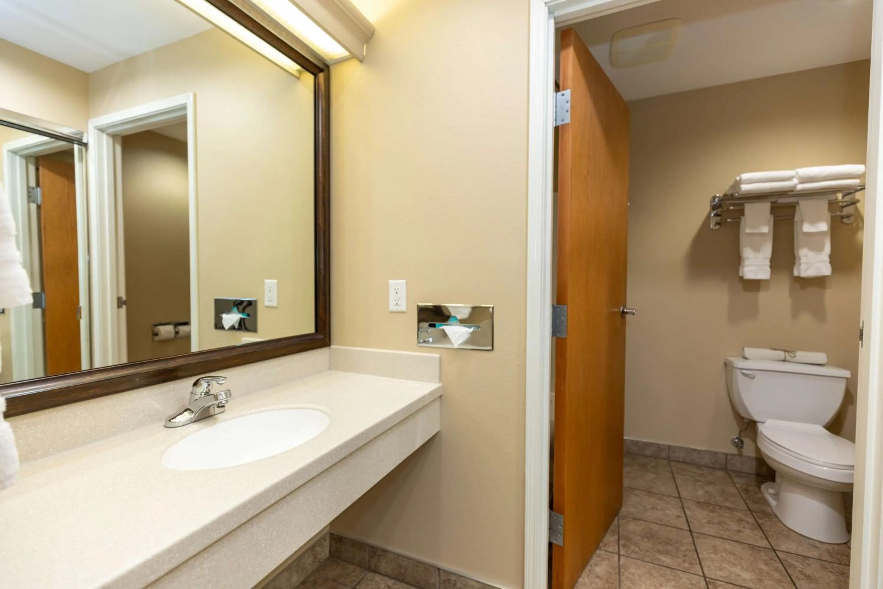 Bathroom in Best Western Lodge at River's Edge