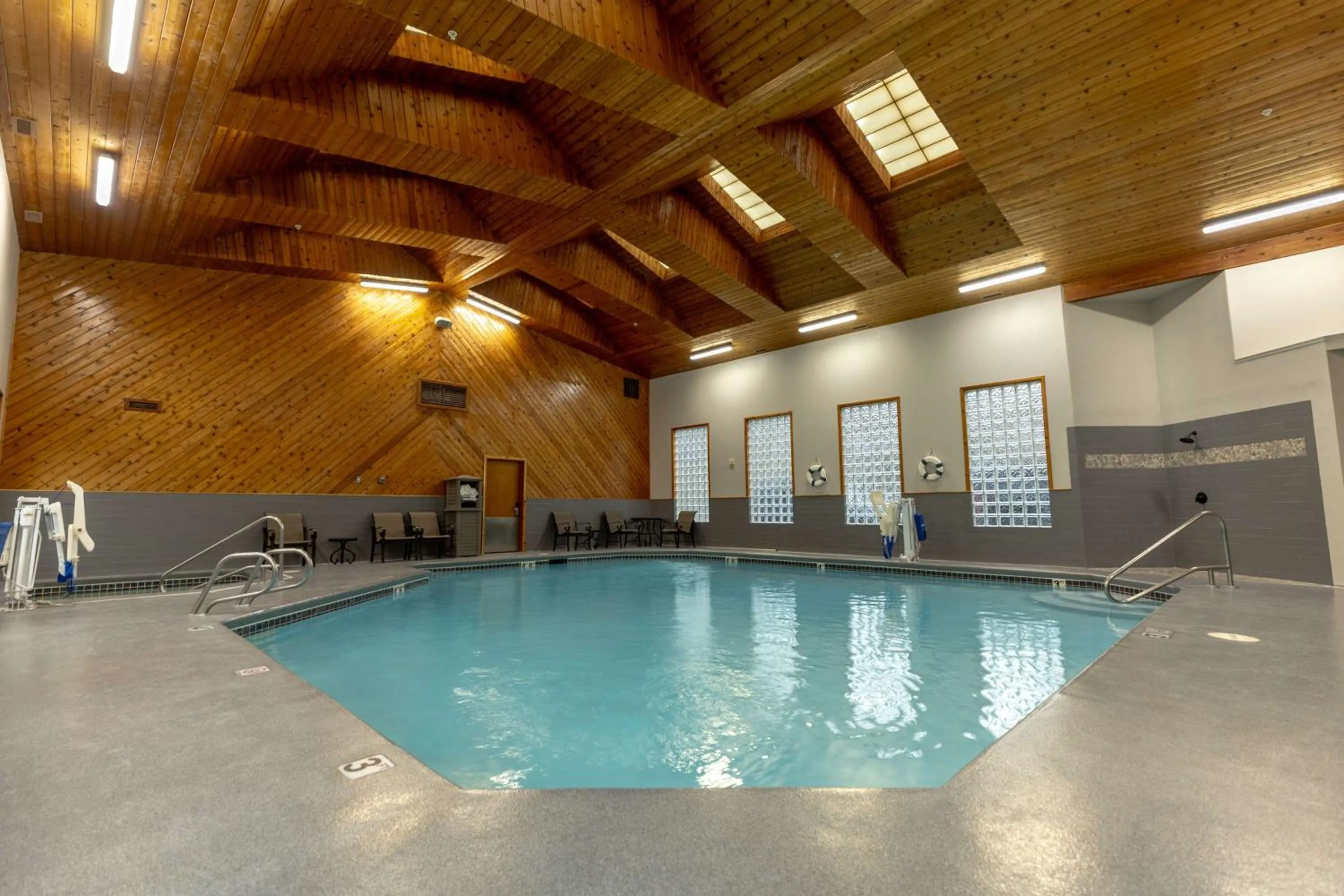 Pool view in Best Western Lodge at River's Edge