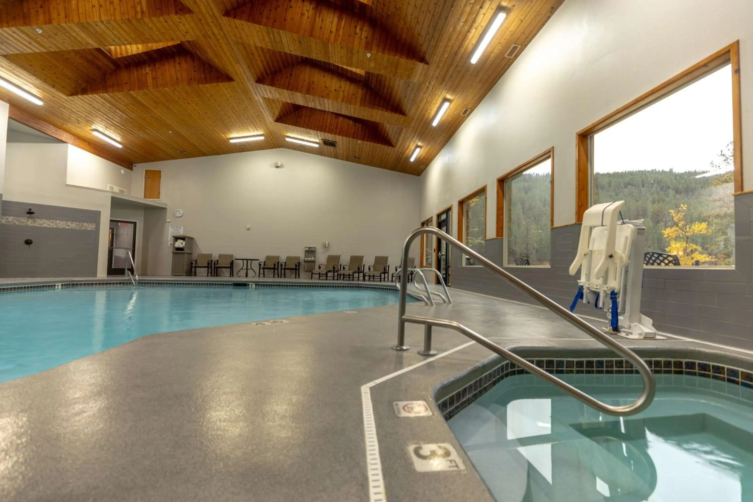 Pool view in Best Western Lodge at River's Edge