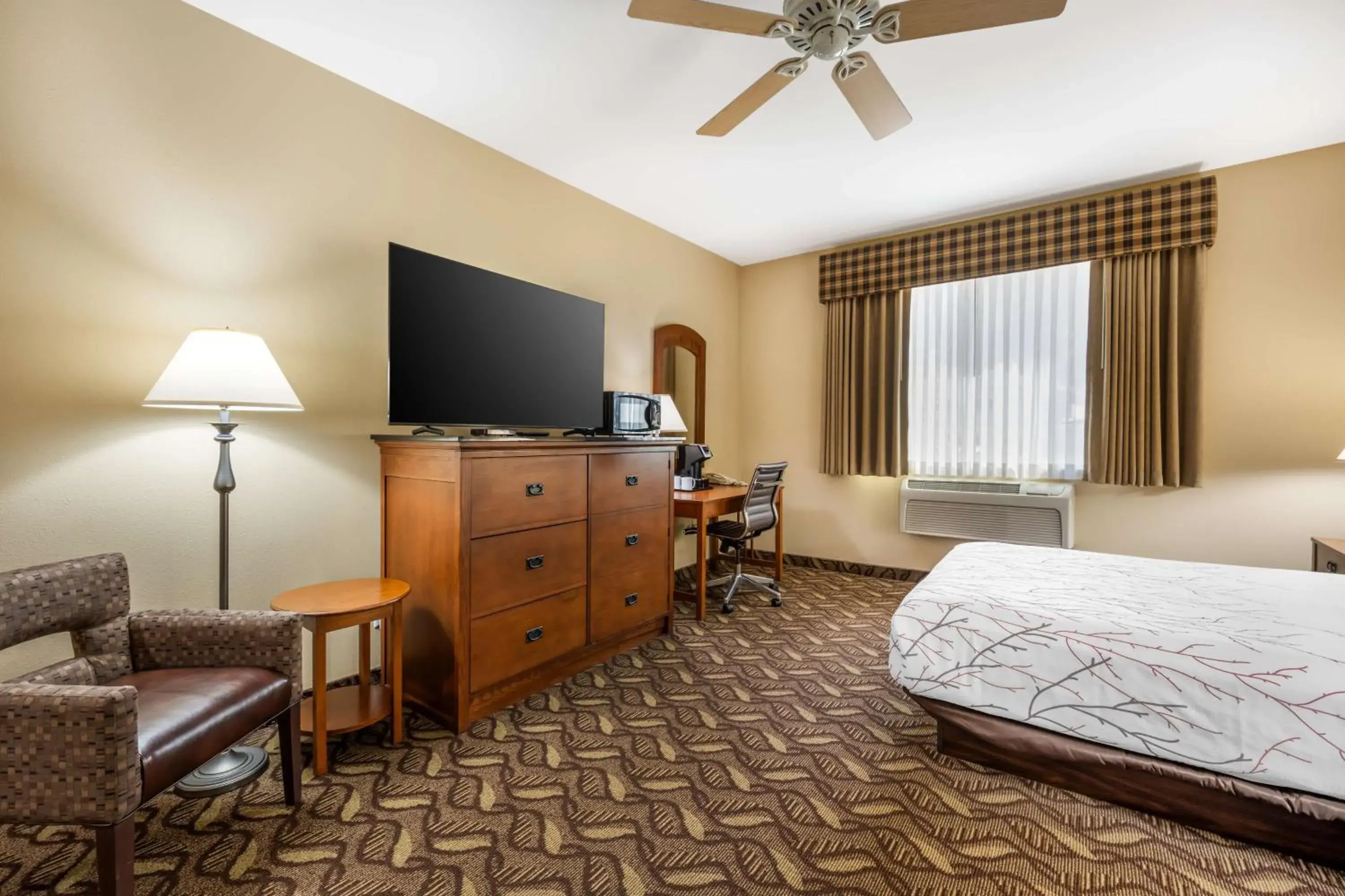 Bedroom, Bed in Best Western Lodge at River's Edge Bedroom, Bed in Best Western Lodge at River's Edge