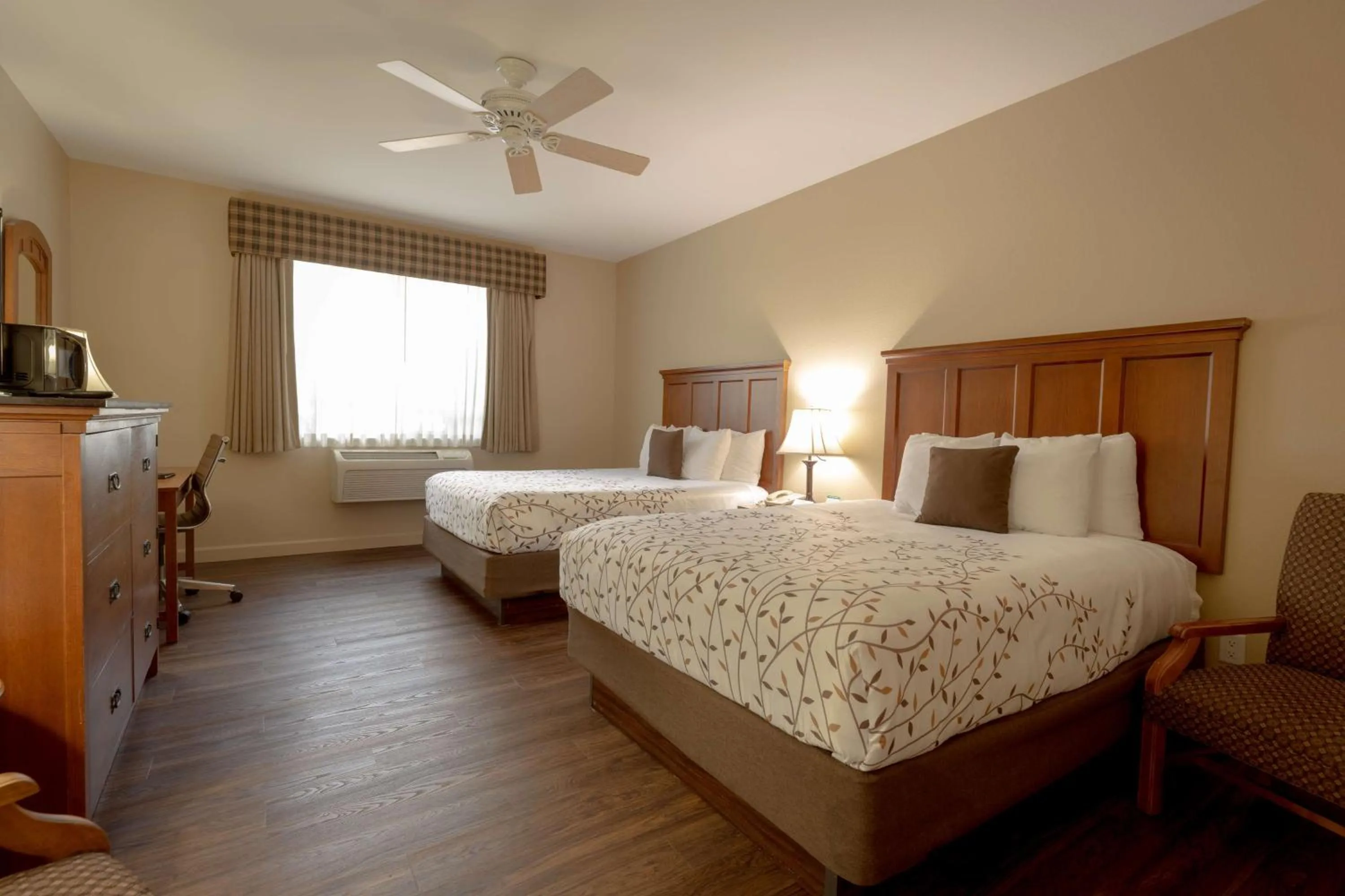 Bedroom, Bed in Best Western Lodge at River's Edge