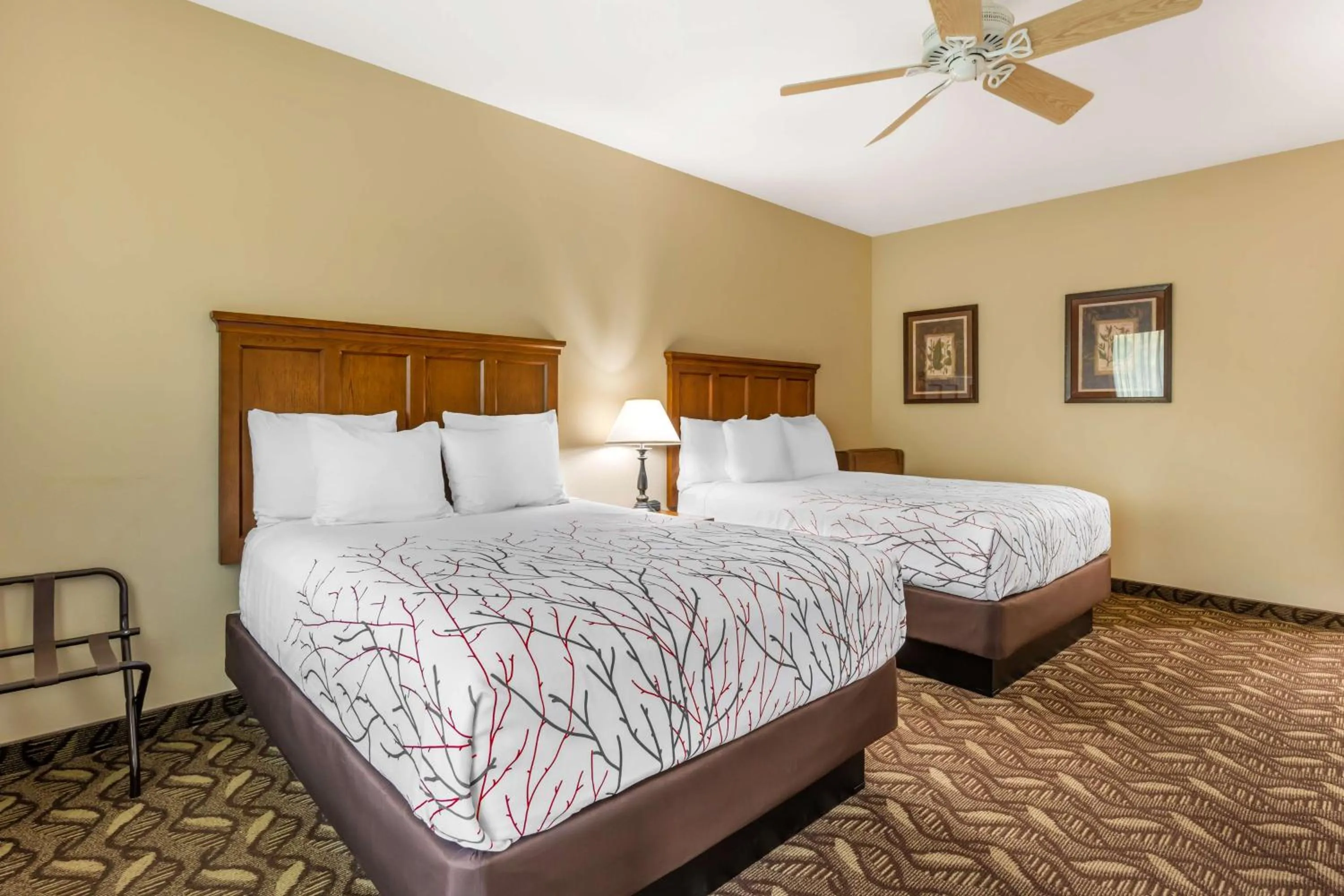 Bedroom, Bed in Best Western Lodge at River's Edge