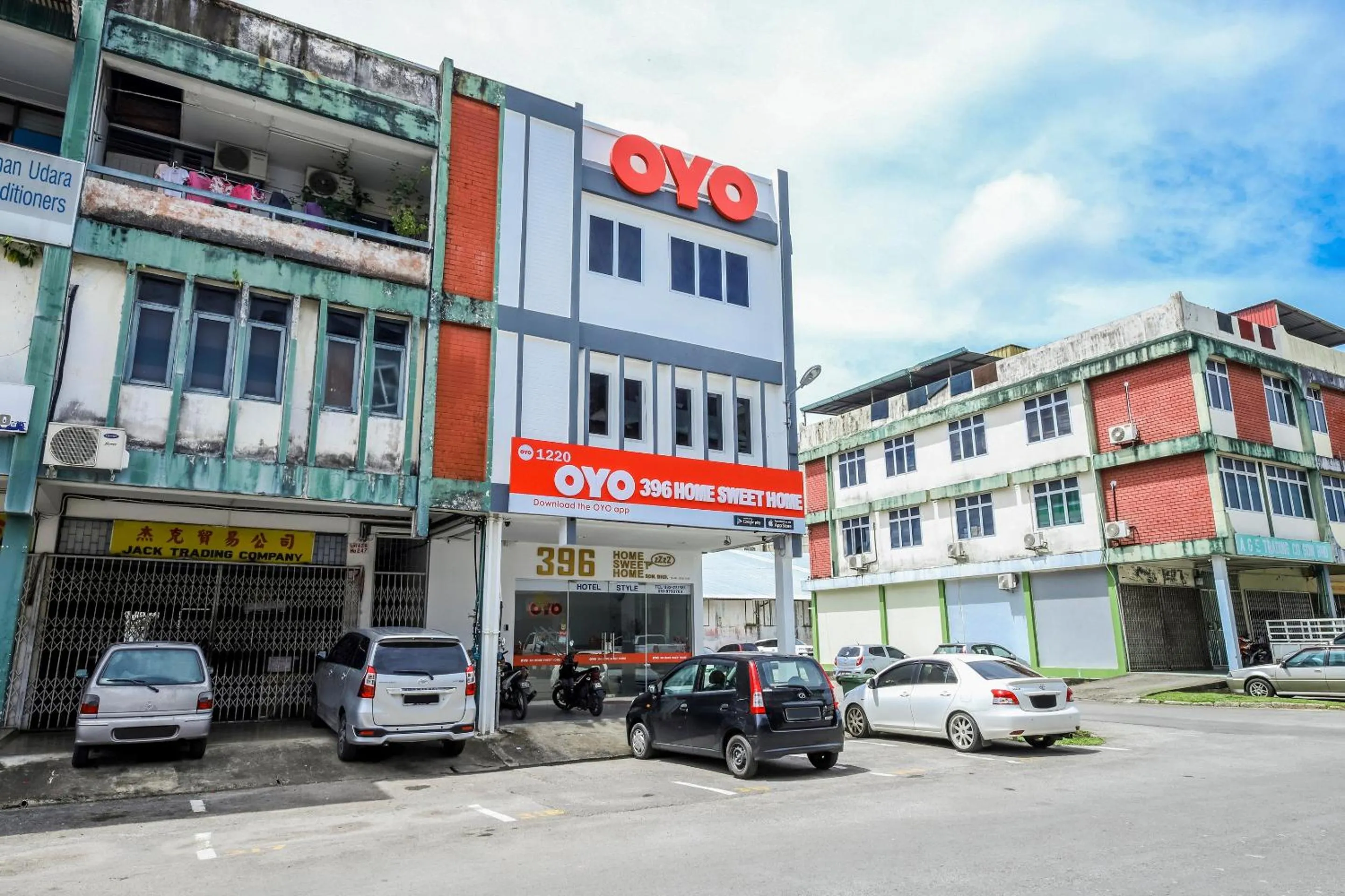 Facade/entrance in Hotel O 396 Home Sweet Home