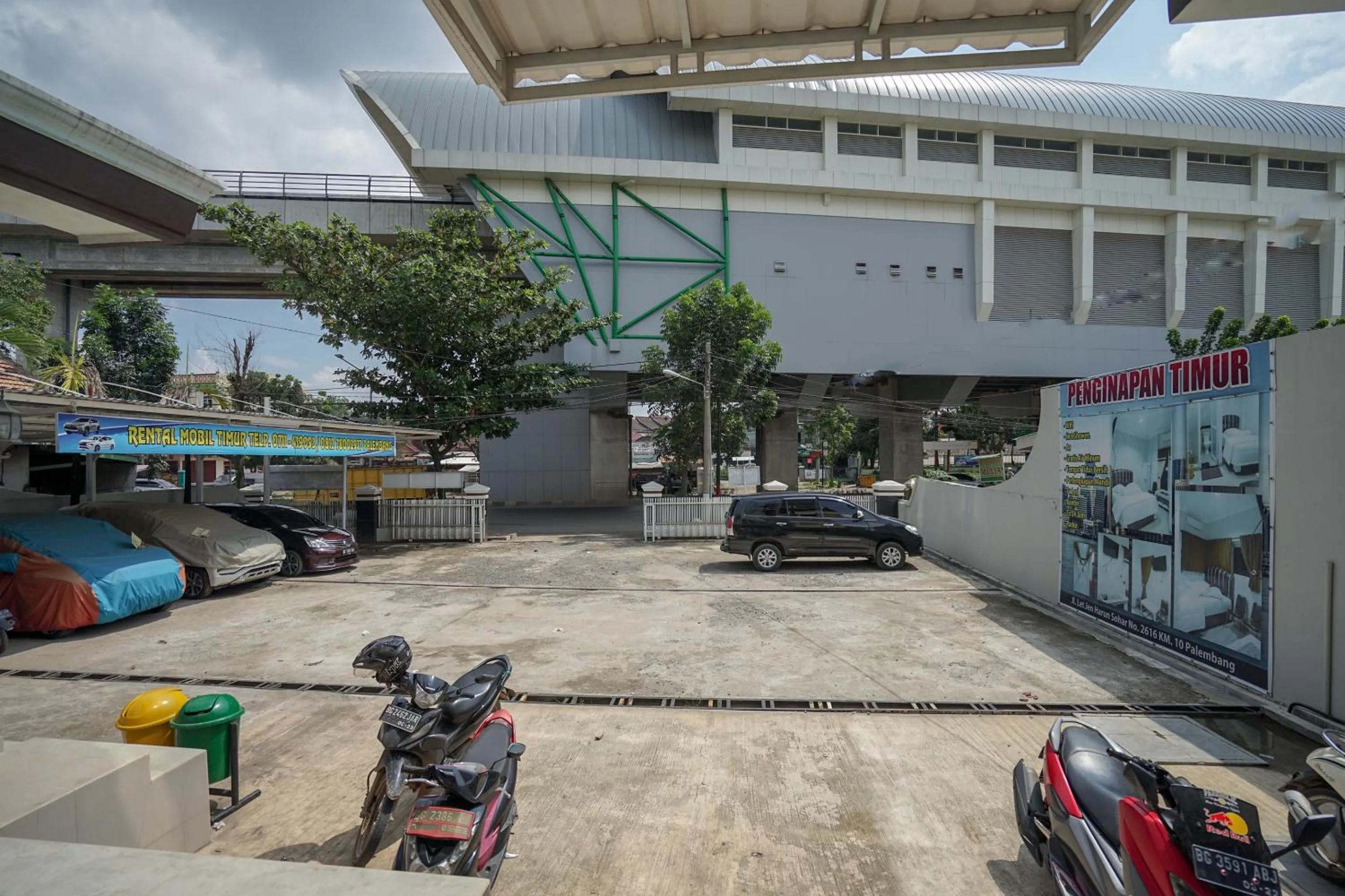 Facade/entrance in RedDoorz Plus near Palembang Airport 3