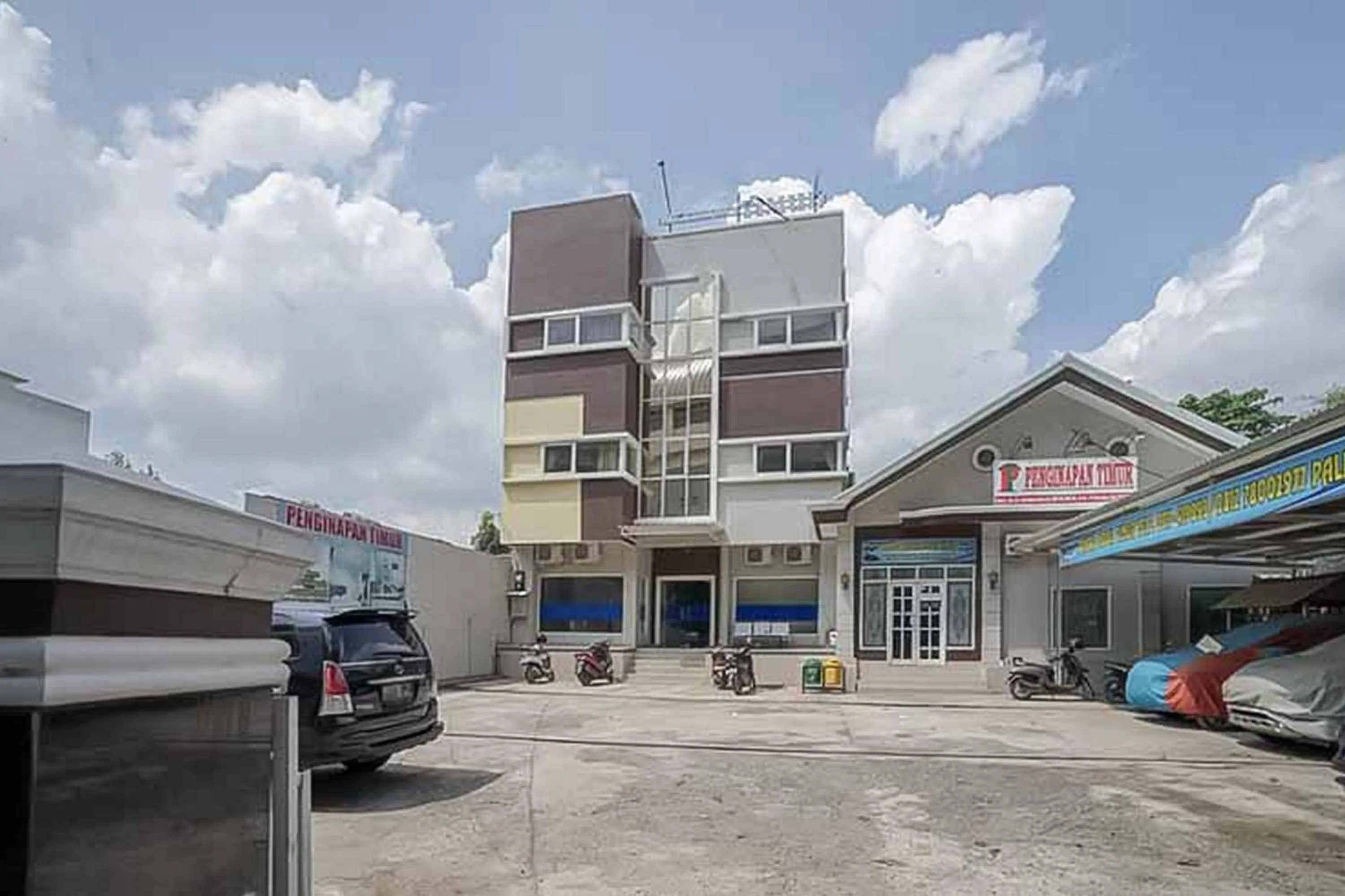 RedDoorz Plus near Palembang Airport 3