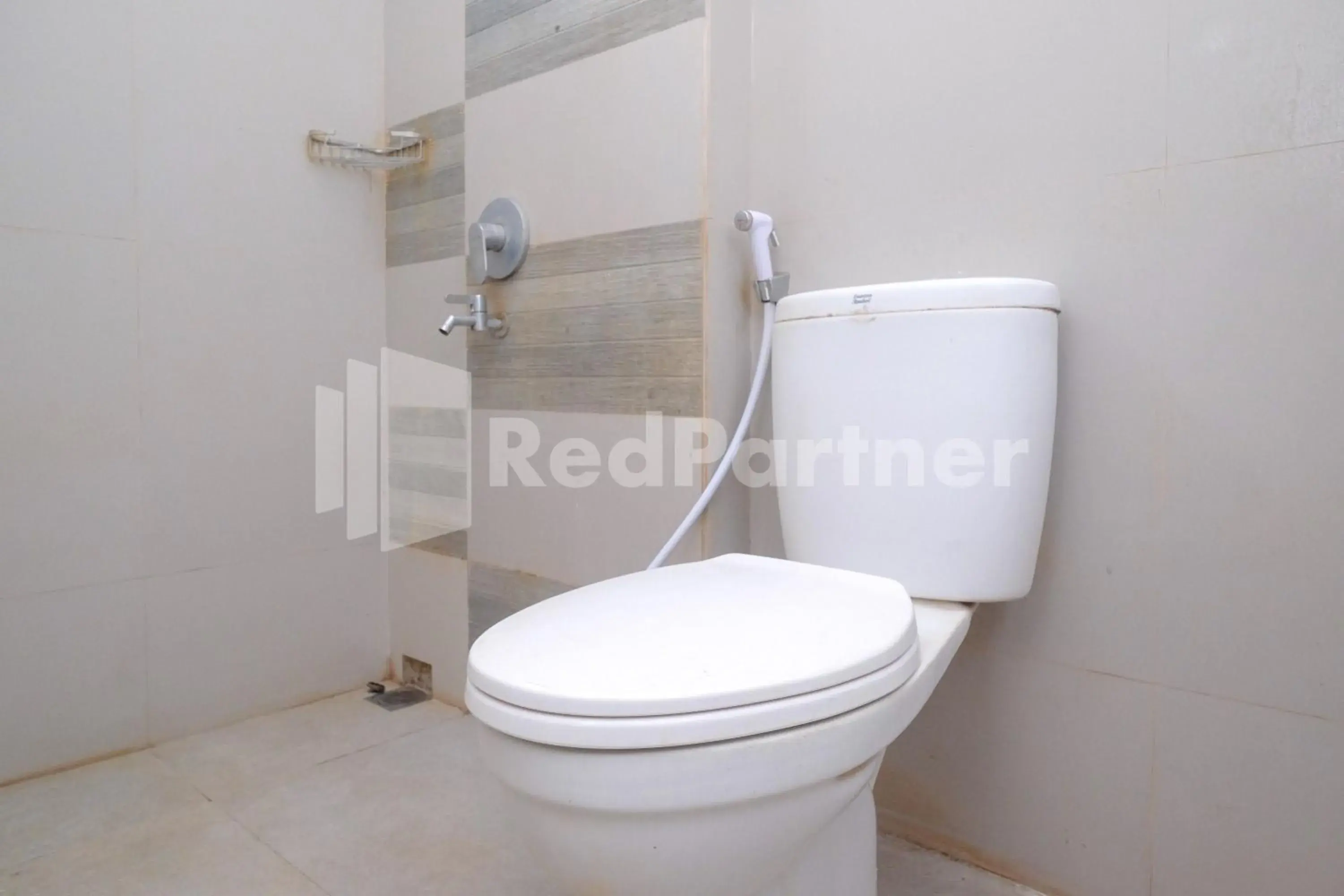 Bathroom in Garuda Guesthouse Yogyakarta RedPartner Bathroom in Garuda Guesthouse Yogyakarta RedPartner