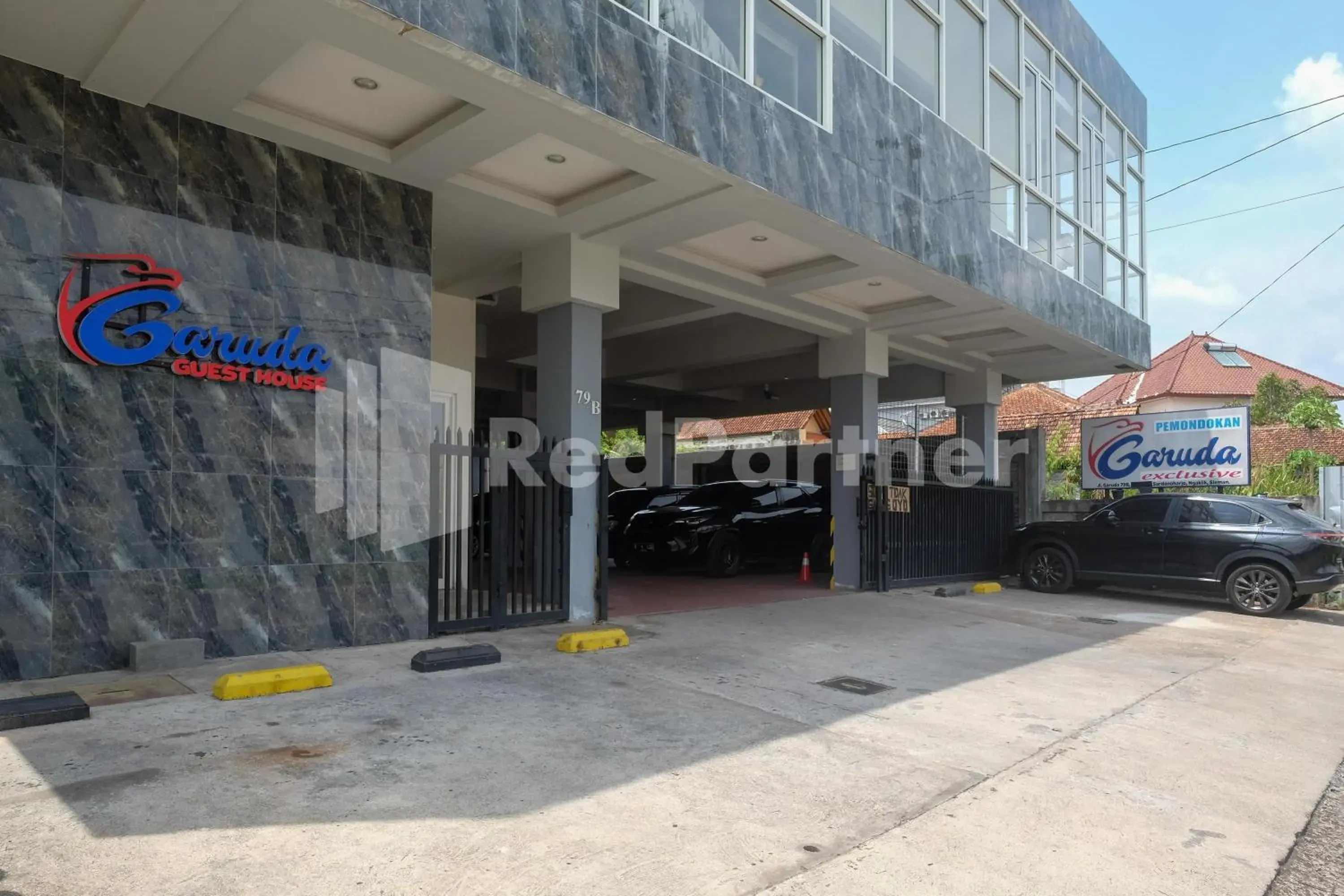 Property building in Garuda Guesthouse Yogyakarta RedPartner Property building in Garuda Guesthouse Yogyakarta RedPartner