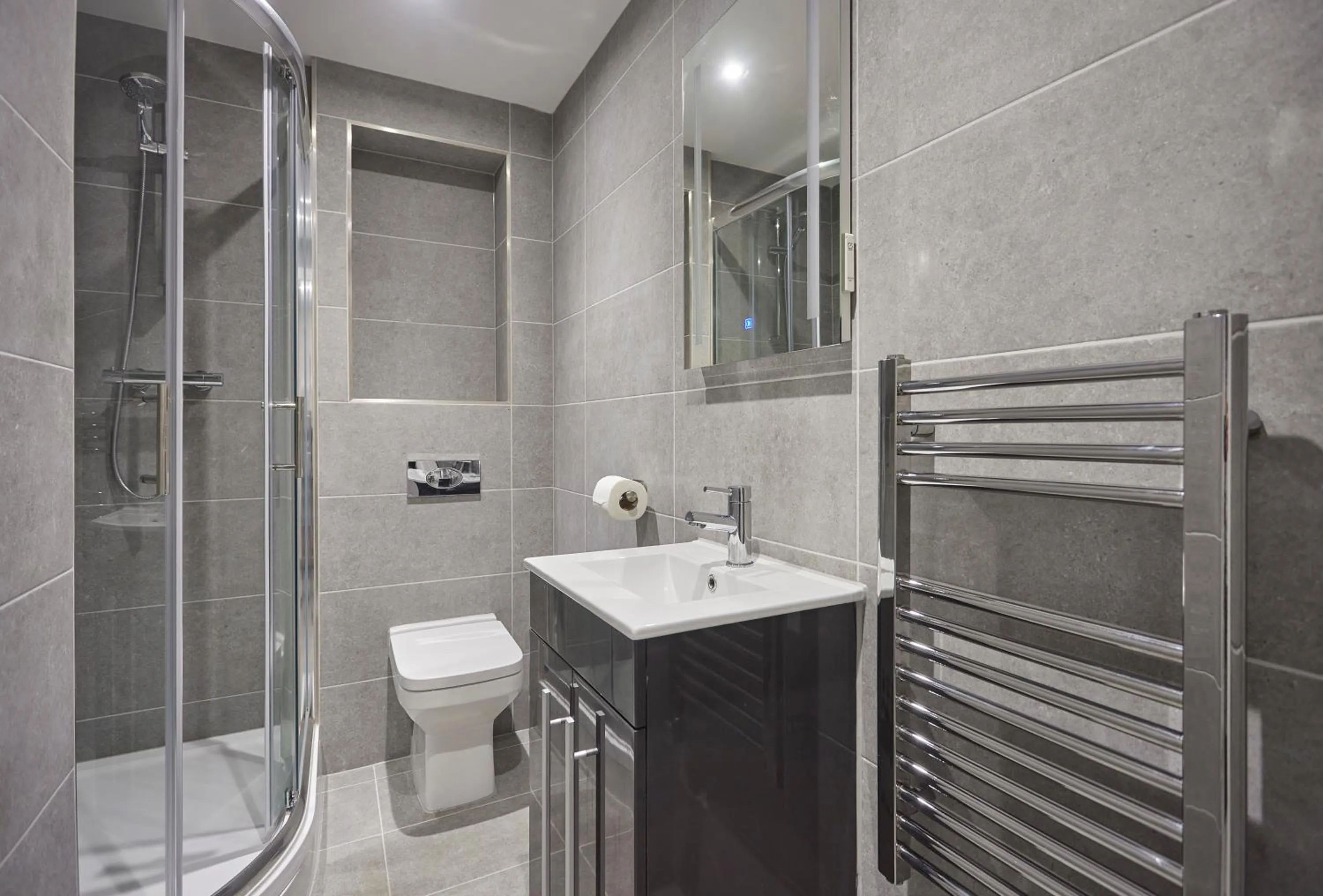 Shower in The Ashcroft Studios & Apartments with Free Parking