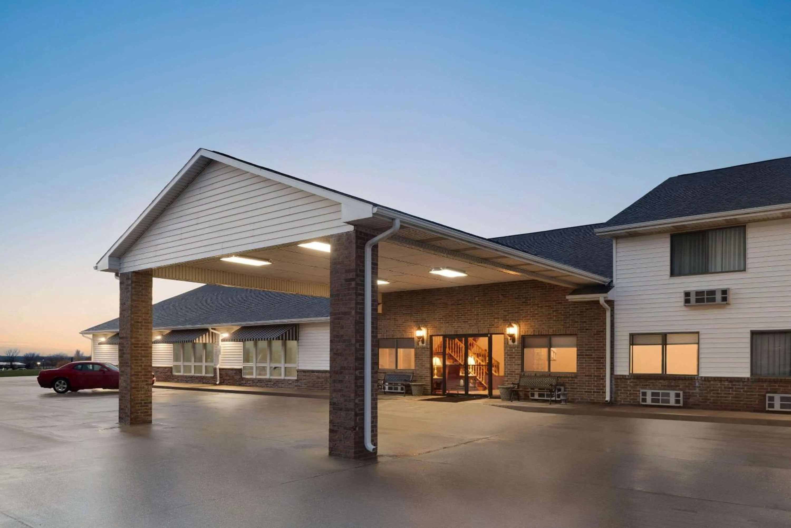 Property building in Super 8 by Wyndham Bethany MO