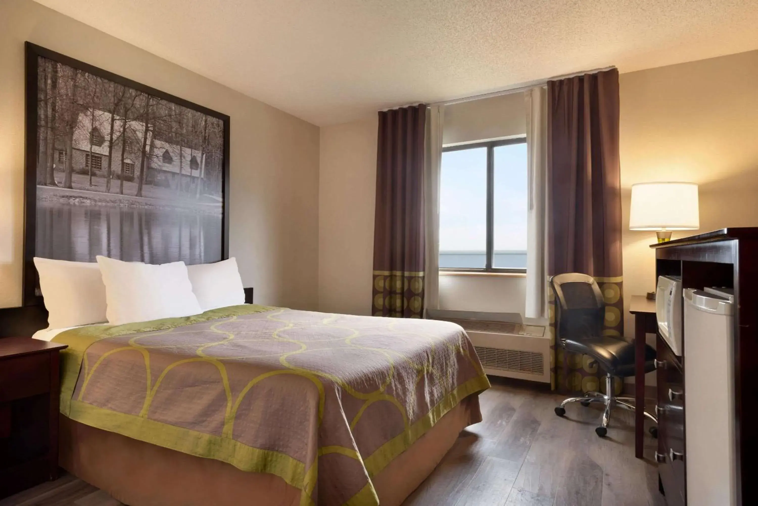 Photo of the whole room, Bed in Super 8 by Wyndham Bethany MO Photo of the whole room, Bed in Super 8 by Wyndham Bethany MO